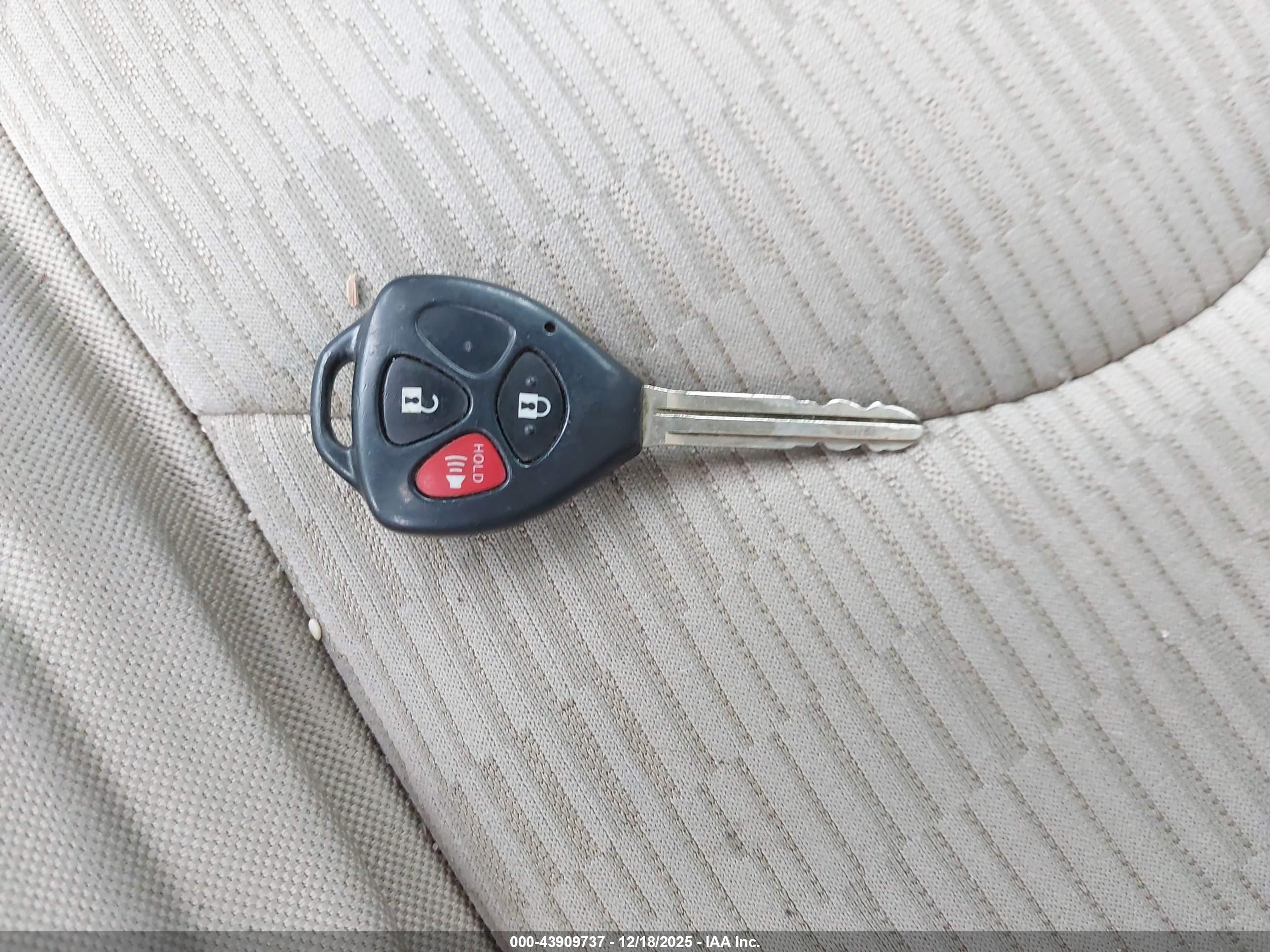 TOYOTA RAV4 image 11