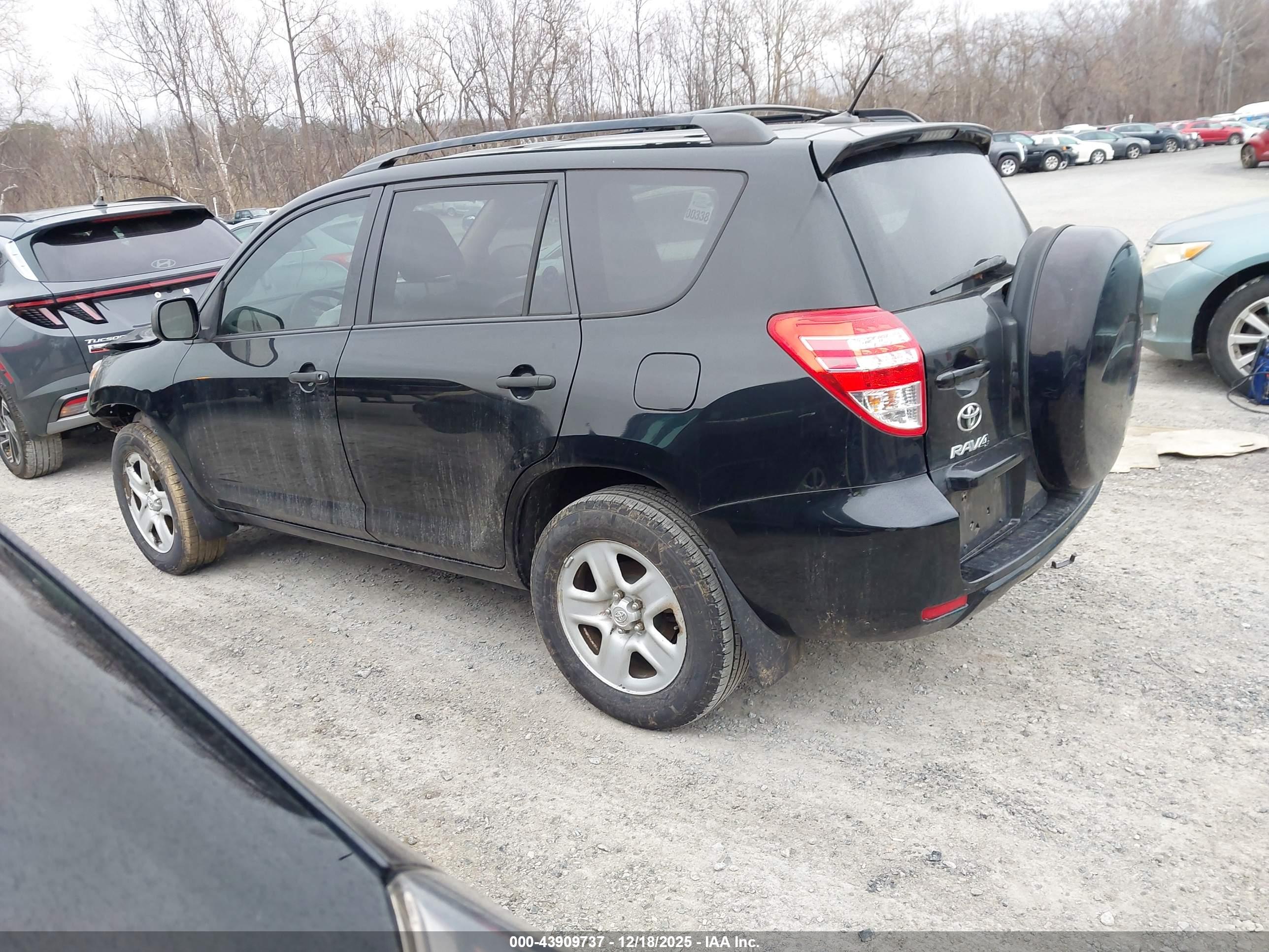 TOYOTA RAV4 image 3