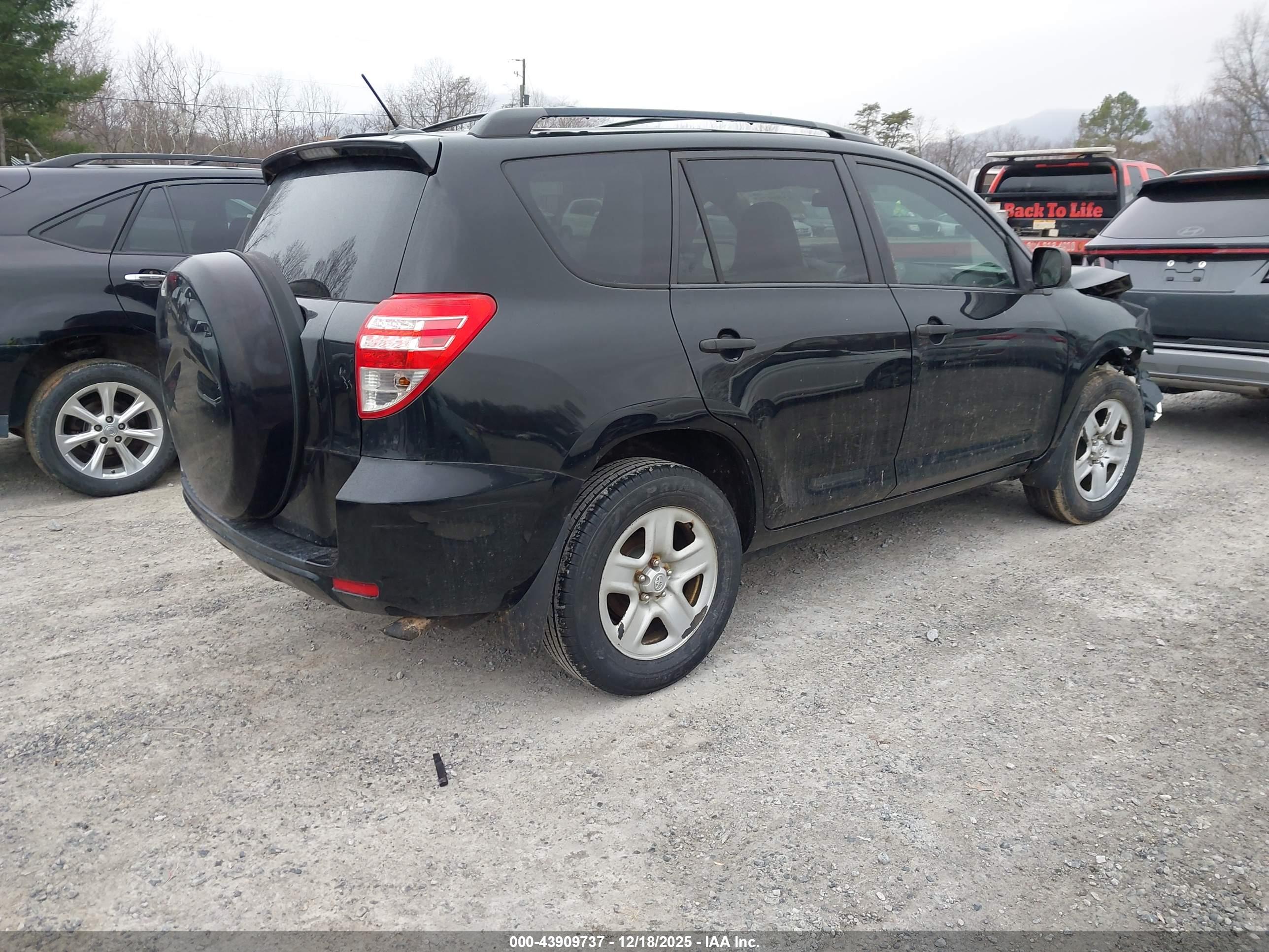 TOYOTA RAV4 image 4