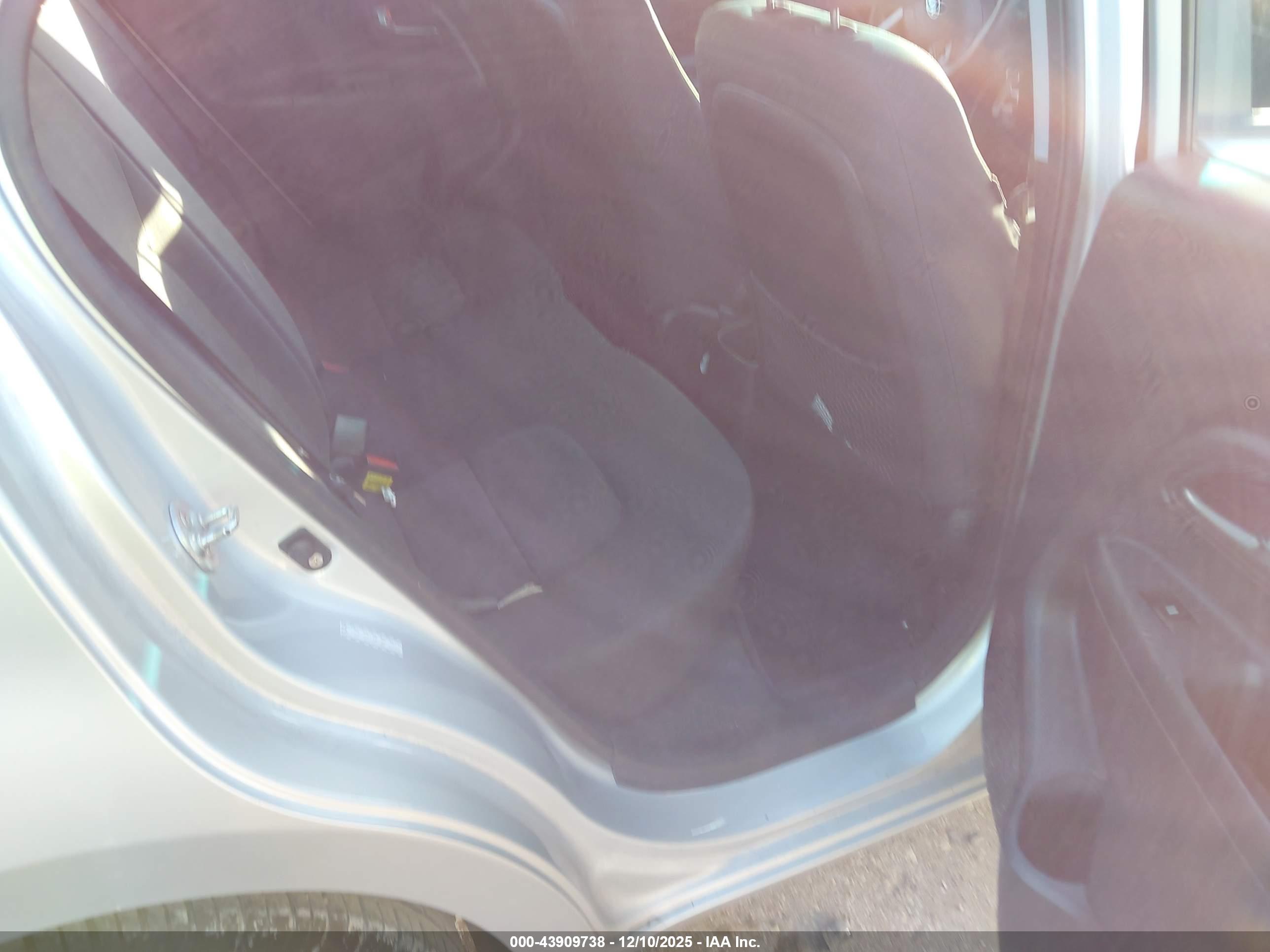 KIA RIO5 image 8
