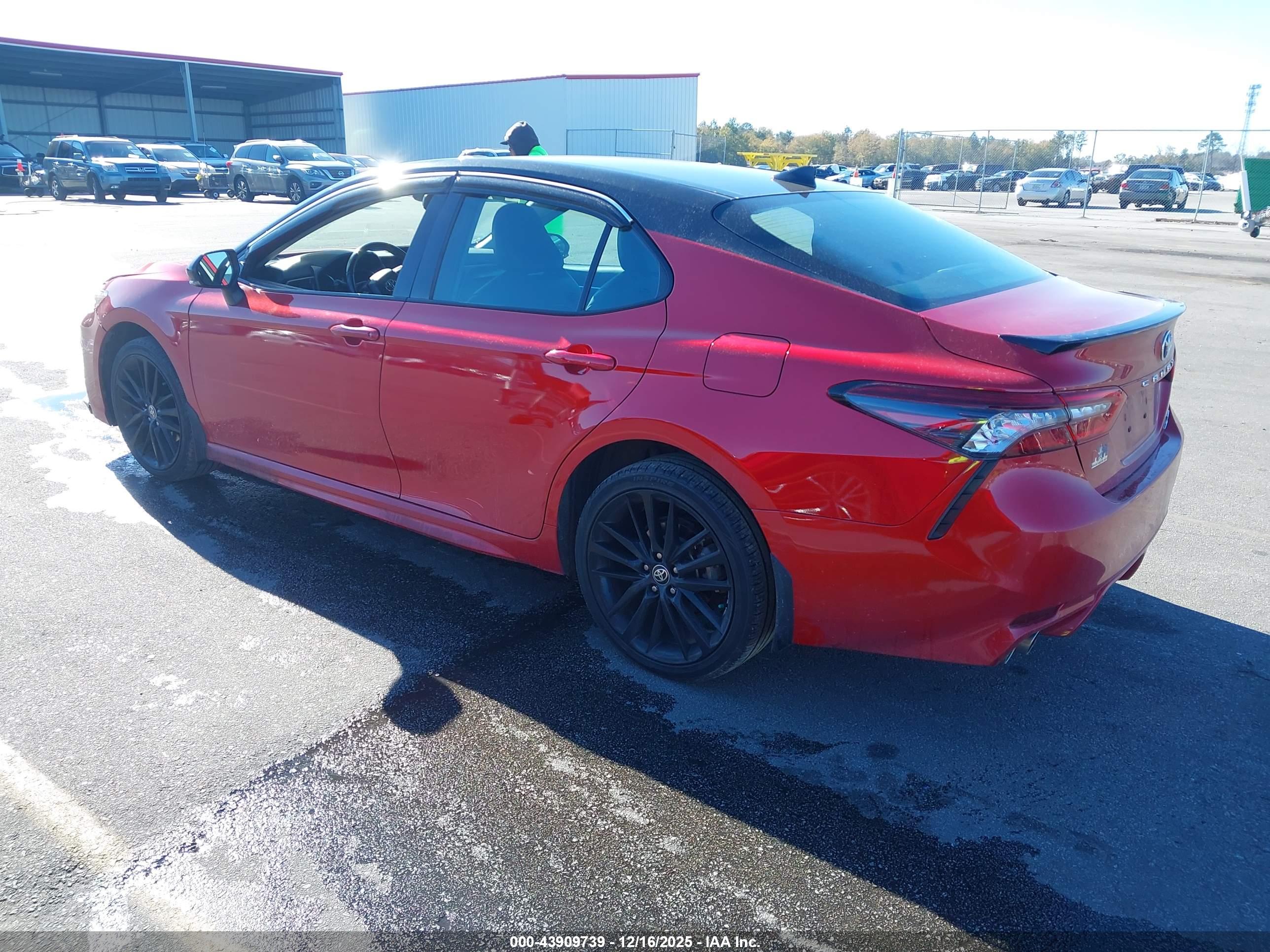 TOYOTA CAMRY image 3