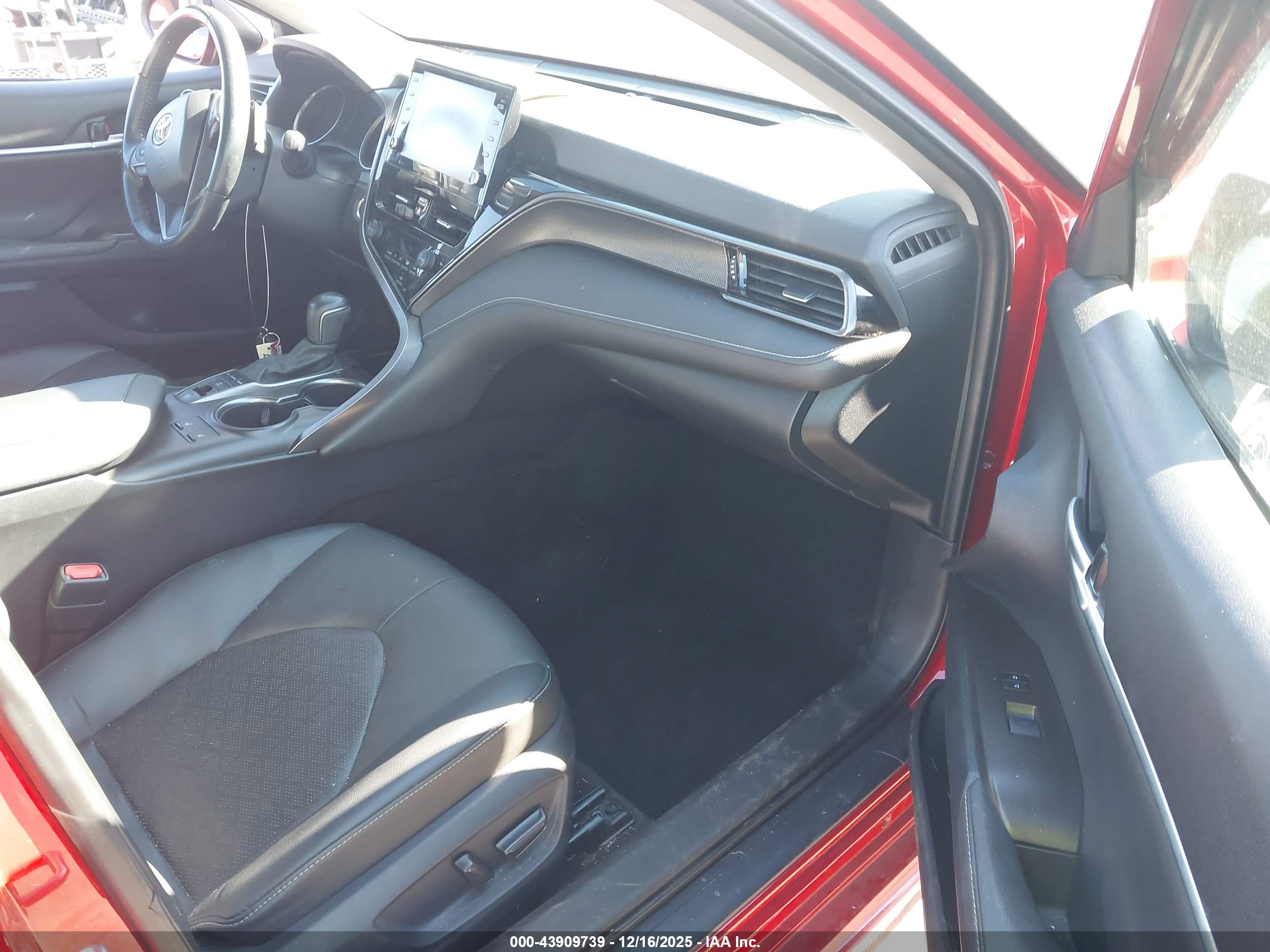 TOYOTA CAMRY image 5