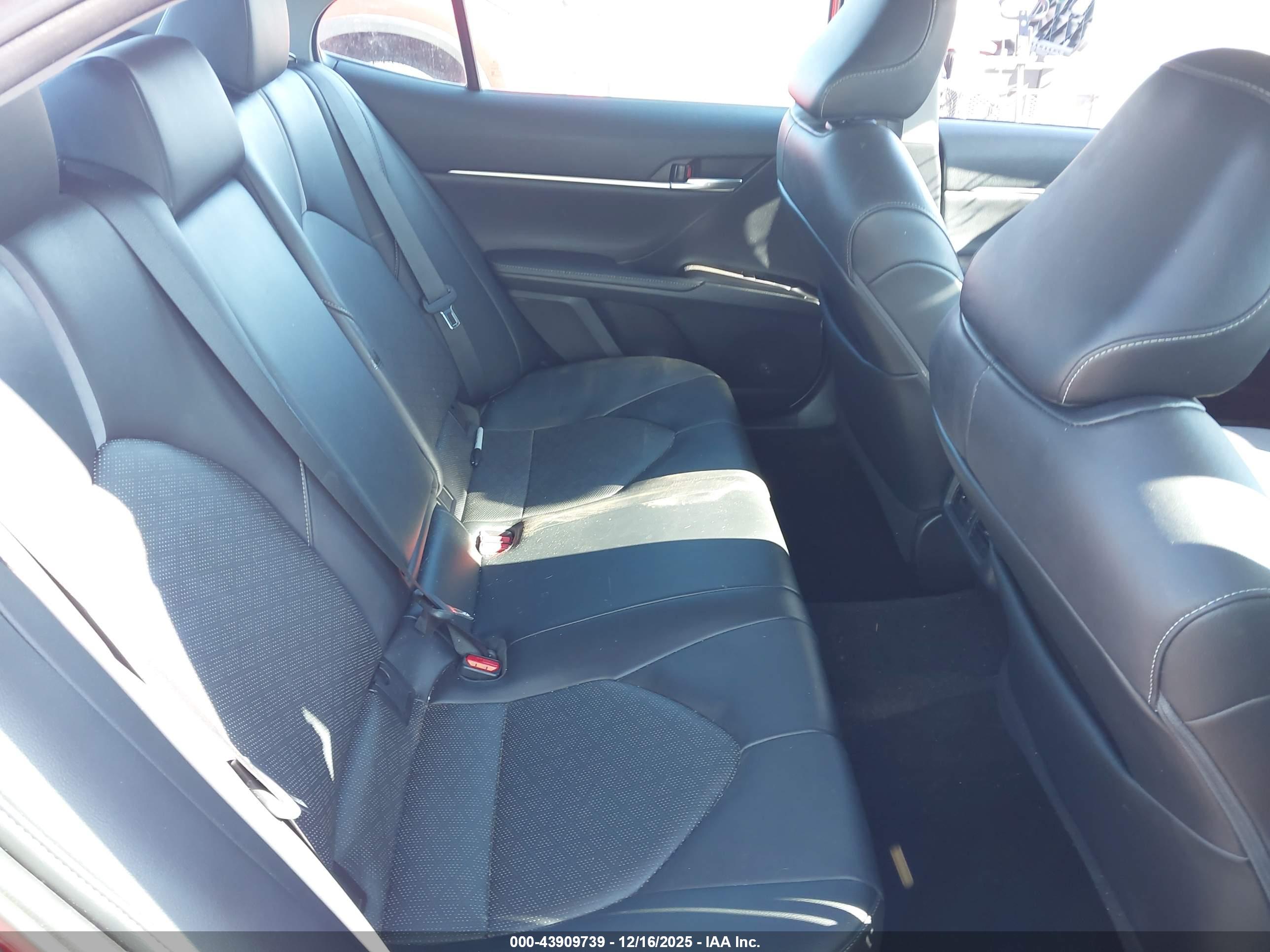 TOYOTA CAMRY image 8