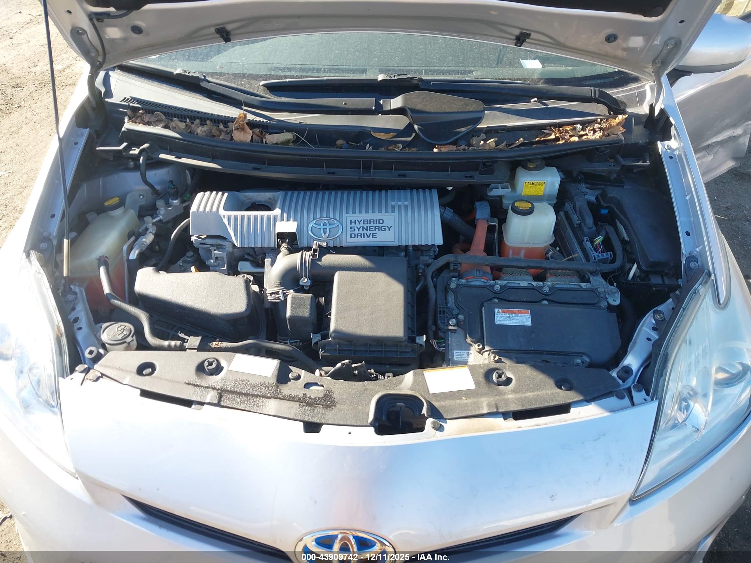 TOYOTA PRIUS image 10