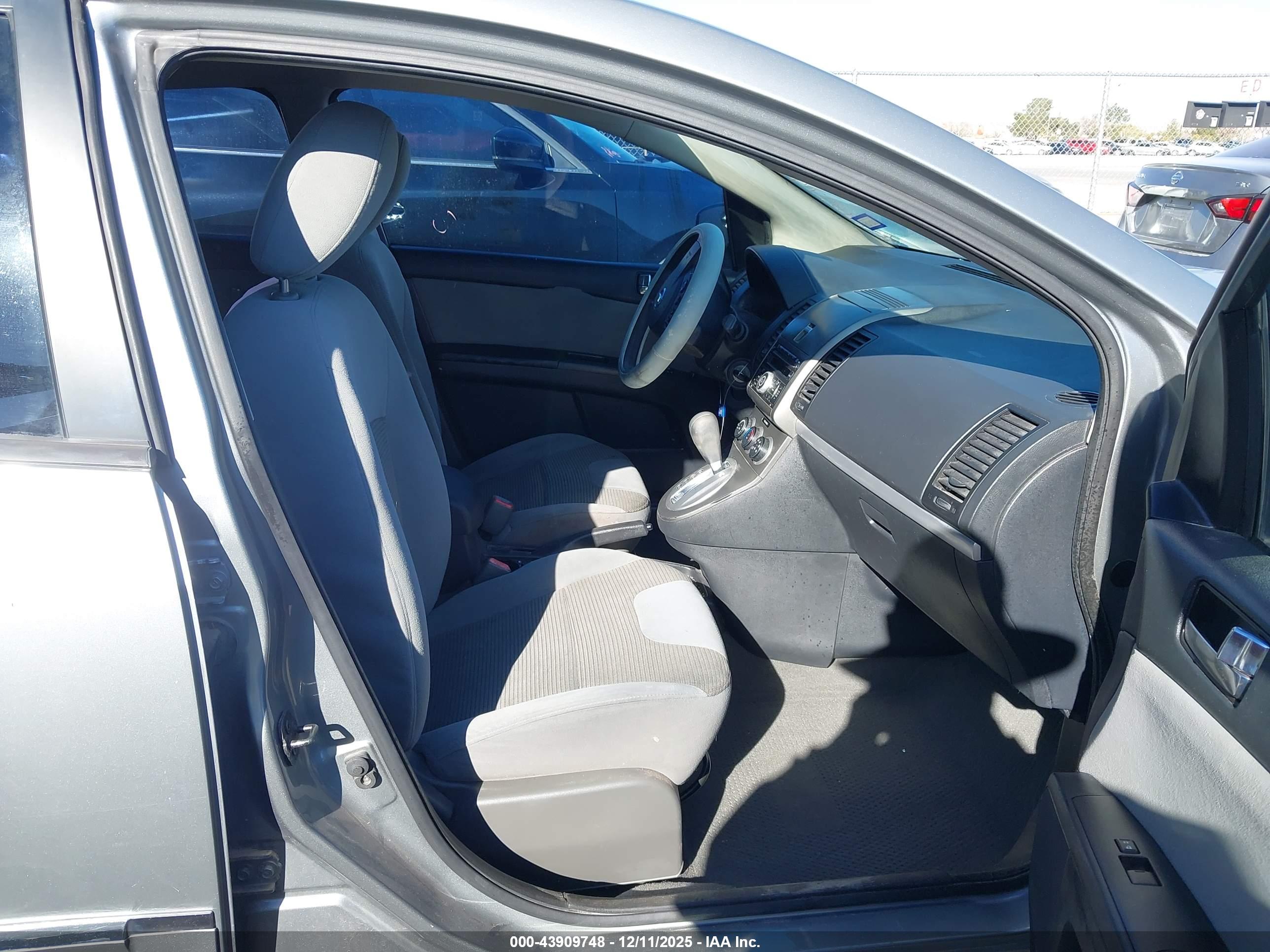 NISSAN SENTRA image 5
