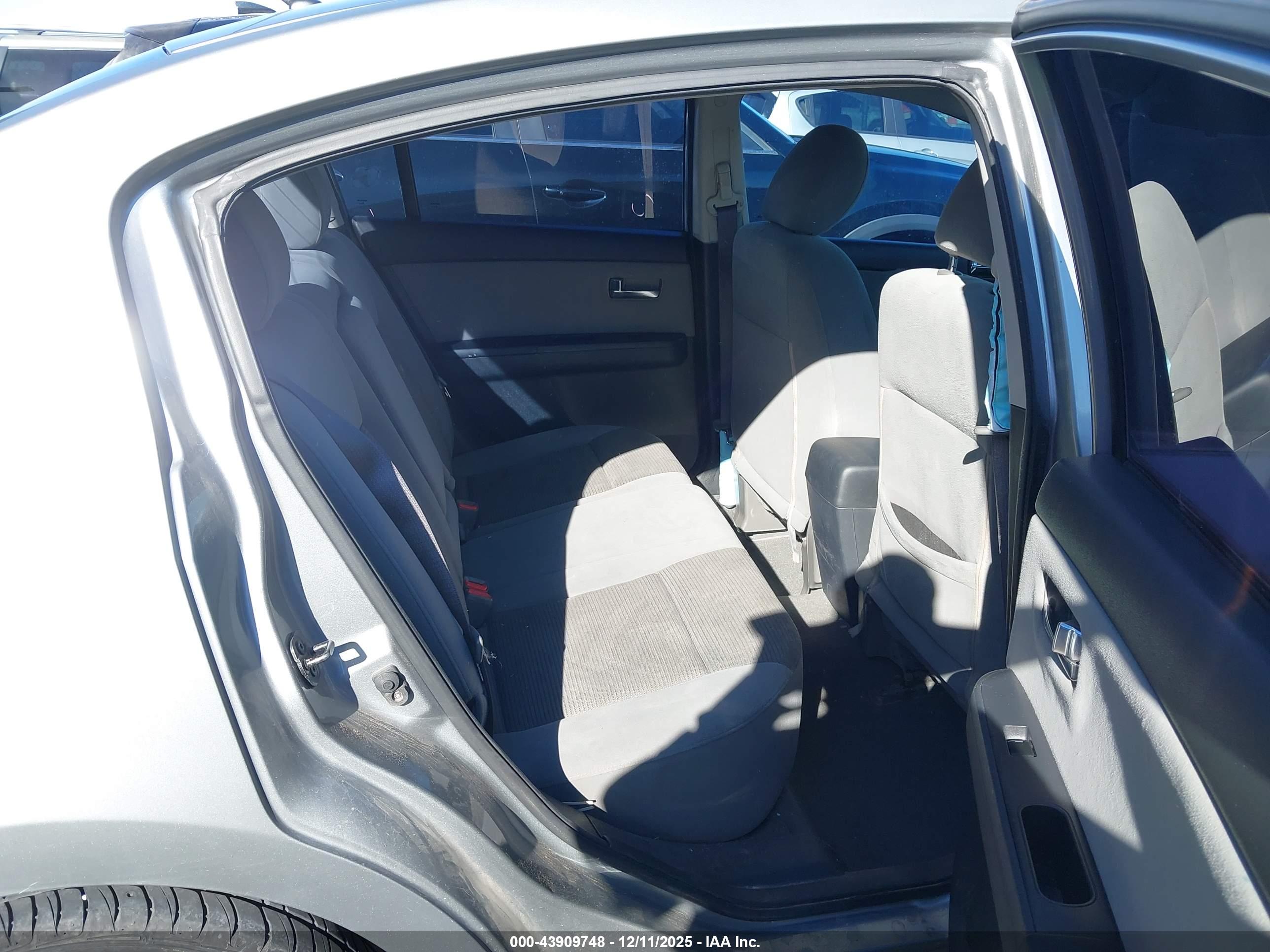 NISSAN SENTRA image 8