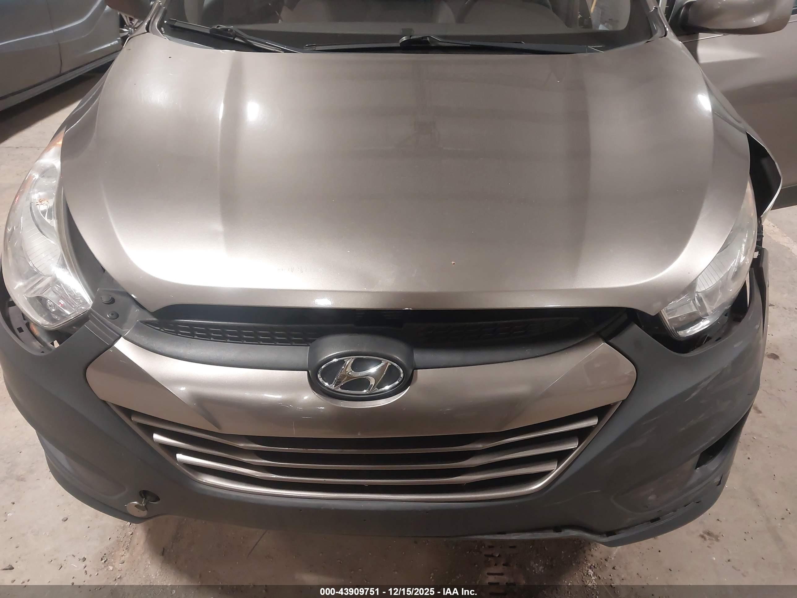 HYUNDAI TUCSON image 10