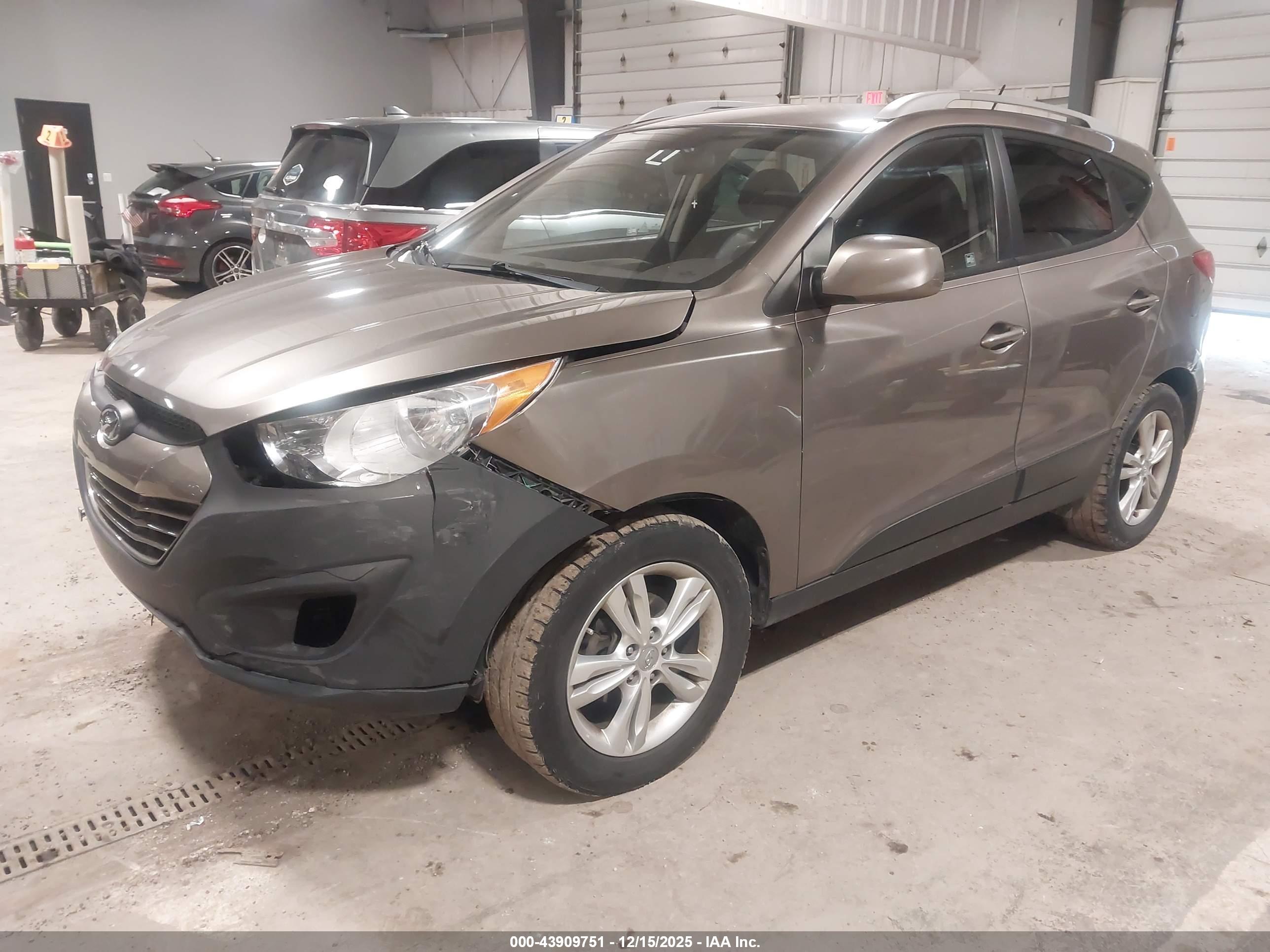 HYUNDAI TUCSON image 2