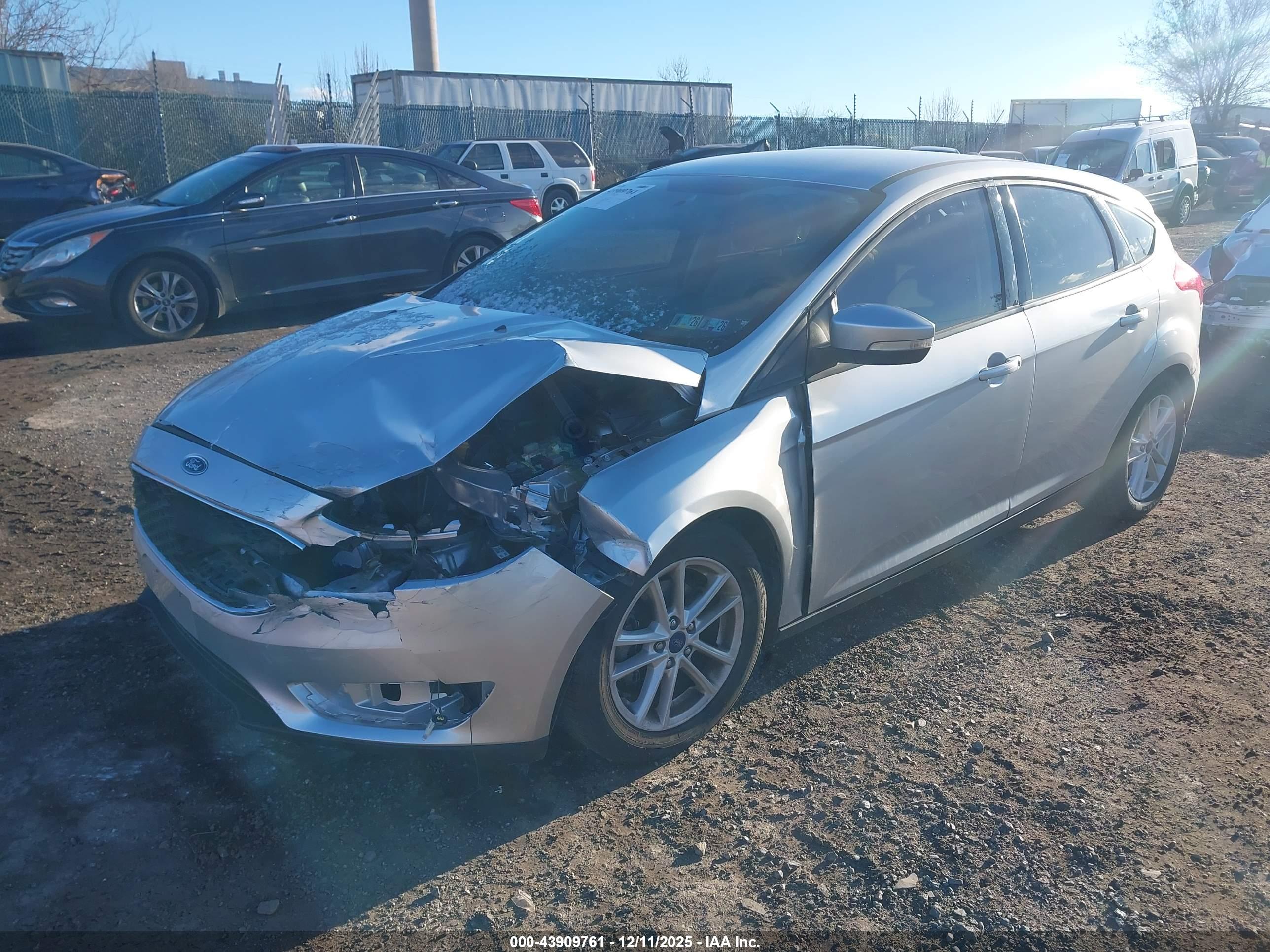 FORD FOCUS image 2