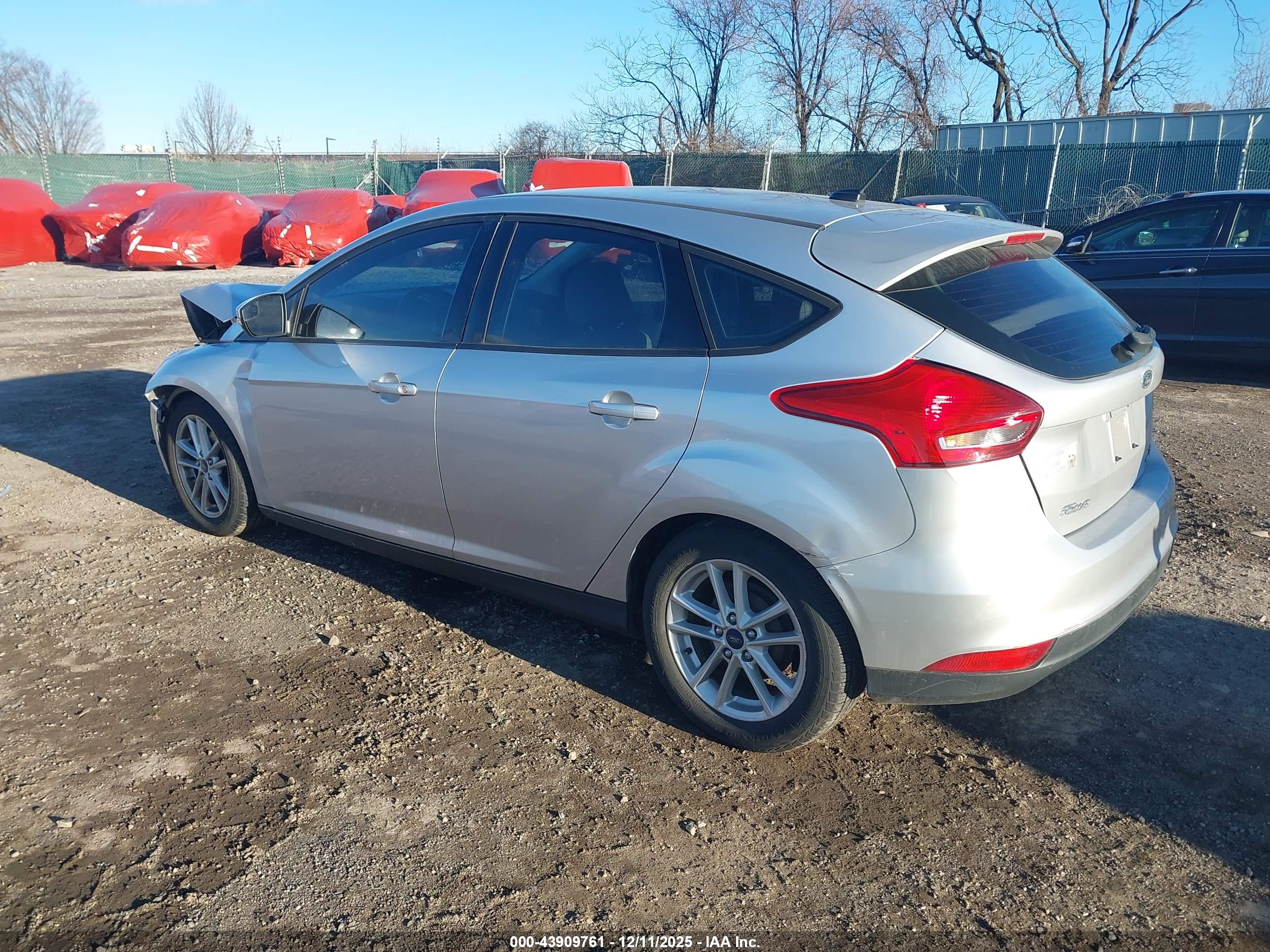 FORD FOCUS image 3