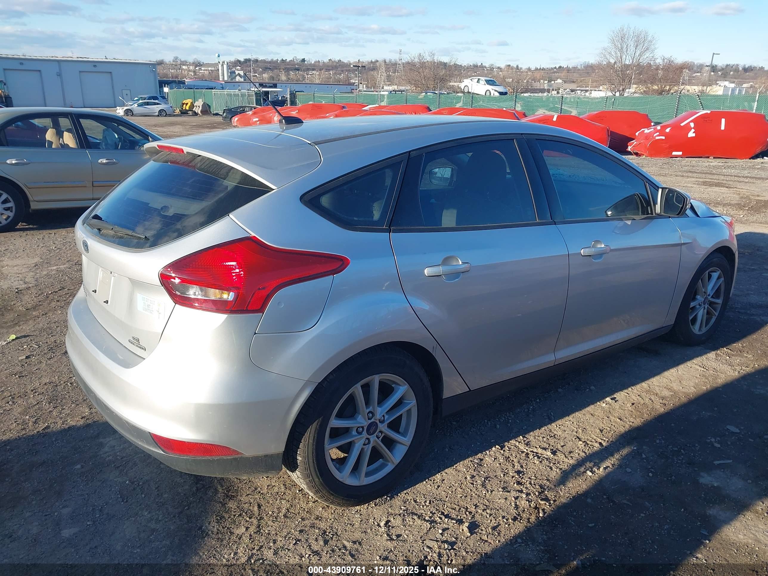 FORD FOCUS image 4