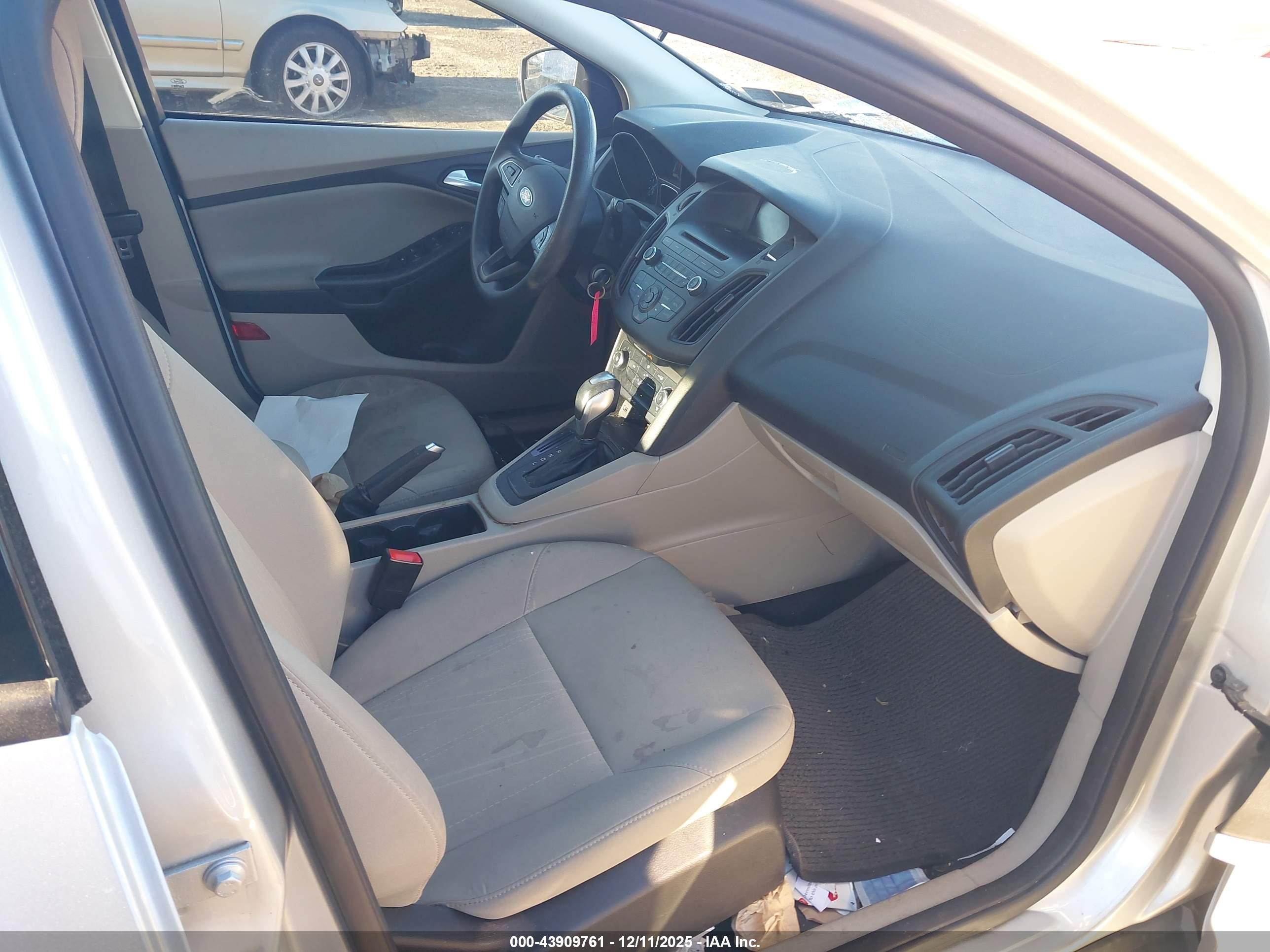 FORD FOCUS image 5
