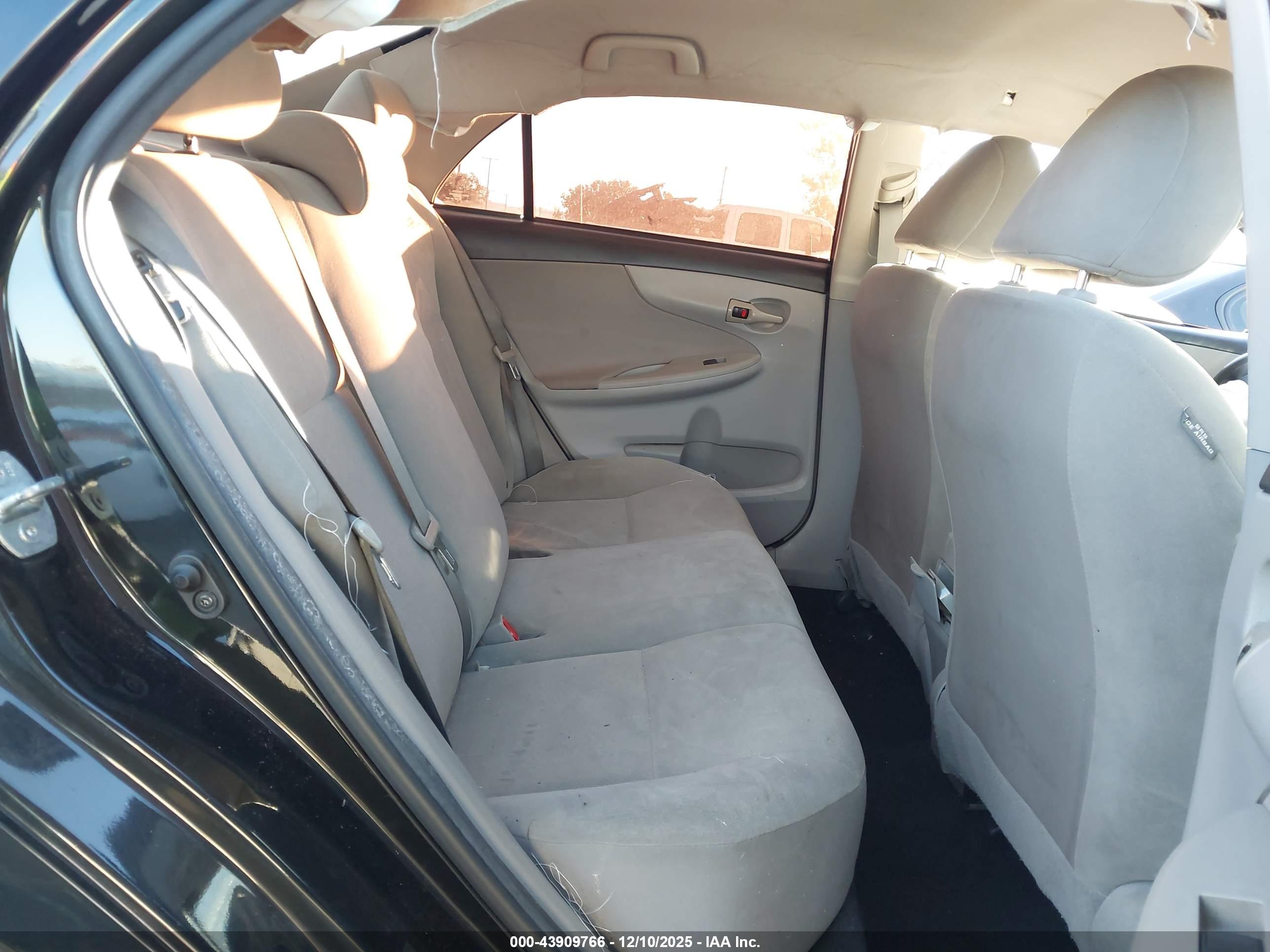 TOYOTA COROLLA image 8
