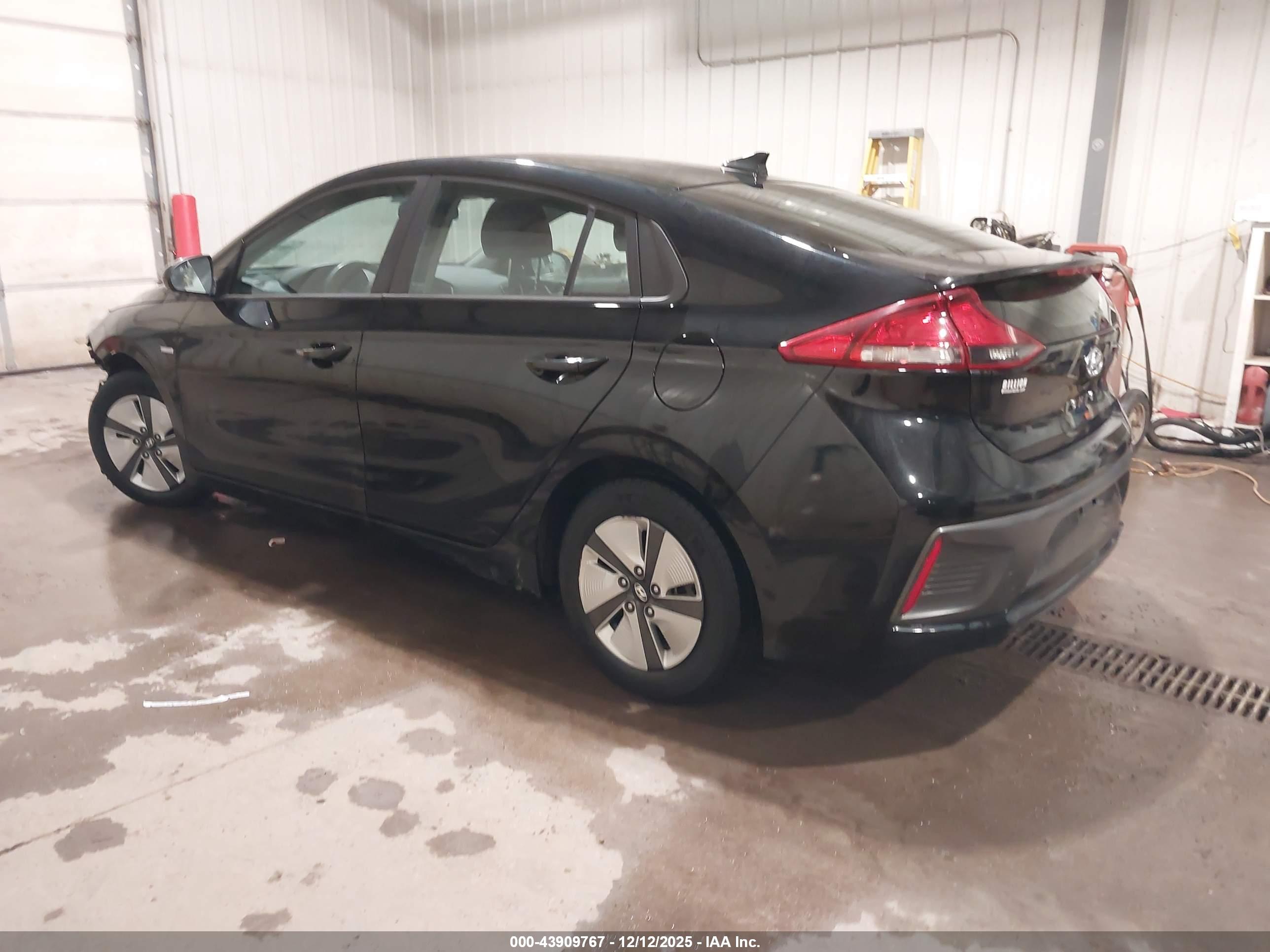 HYUNDAI IONIQ image 3