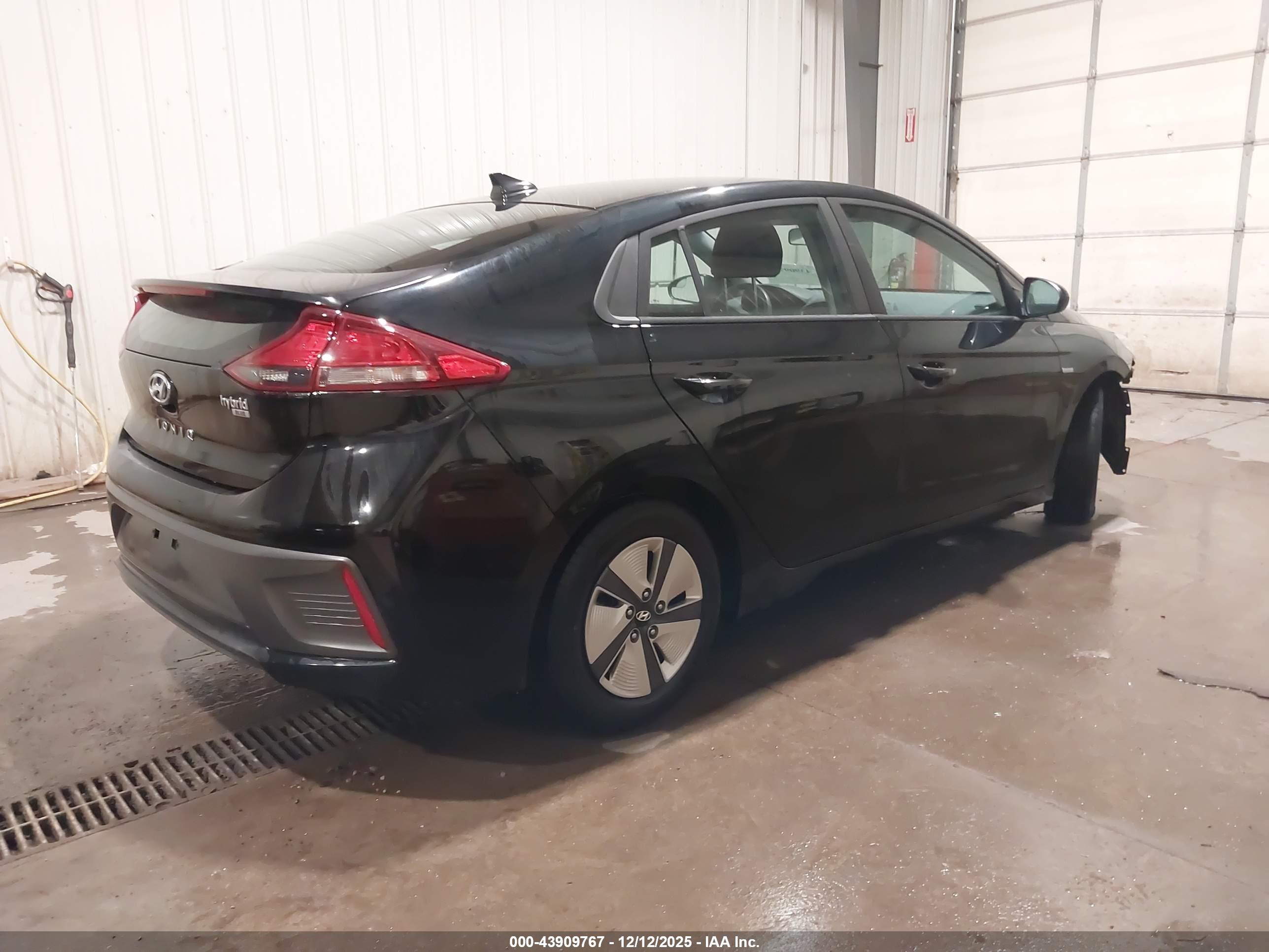 HYUNDAI IONIQ image 4