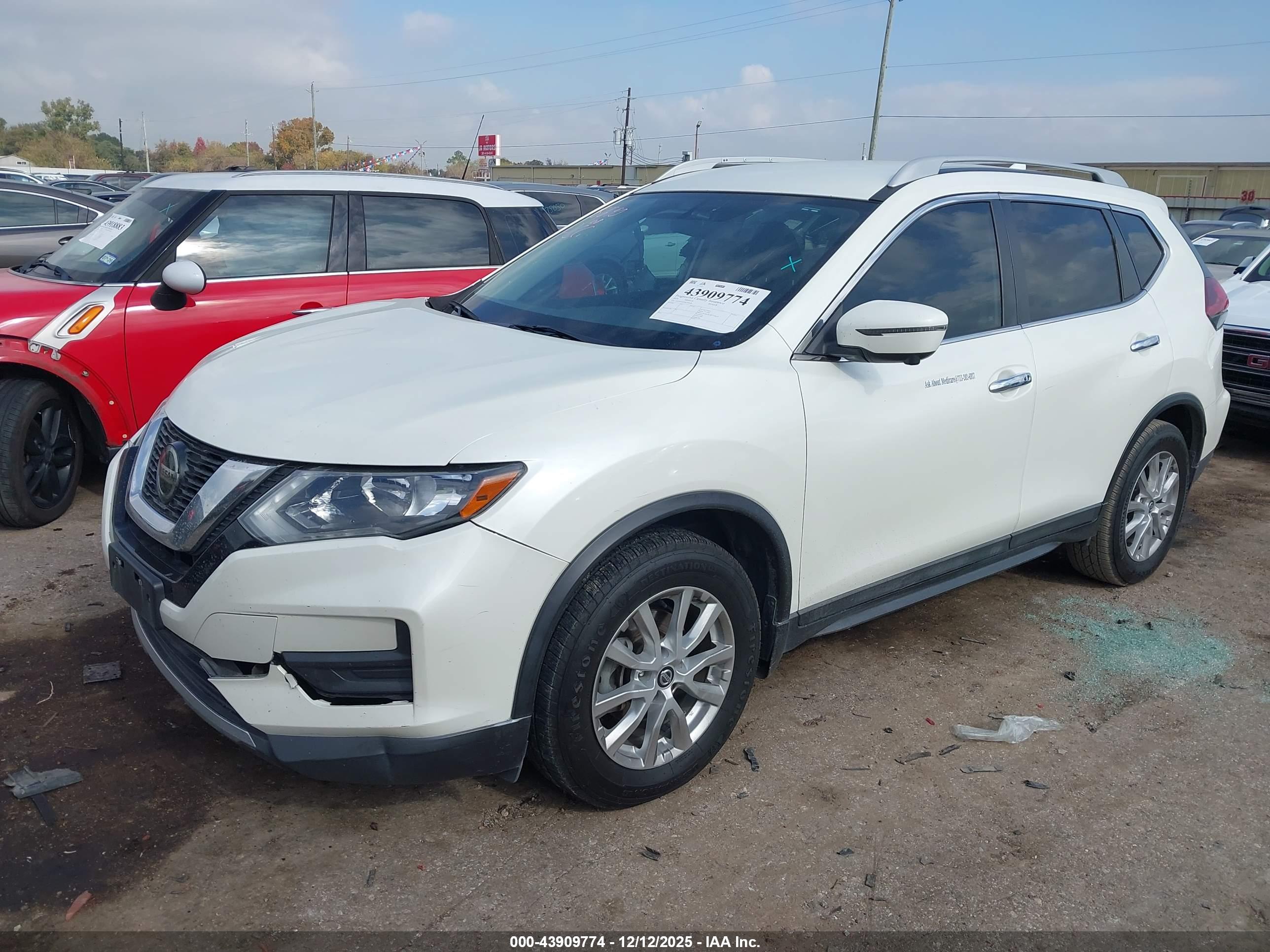 NISSAN ROGUE image 2