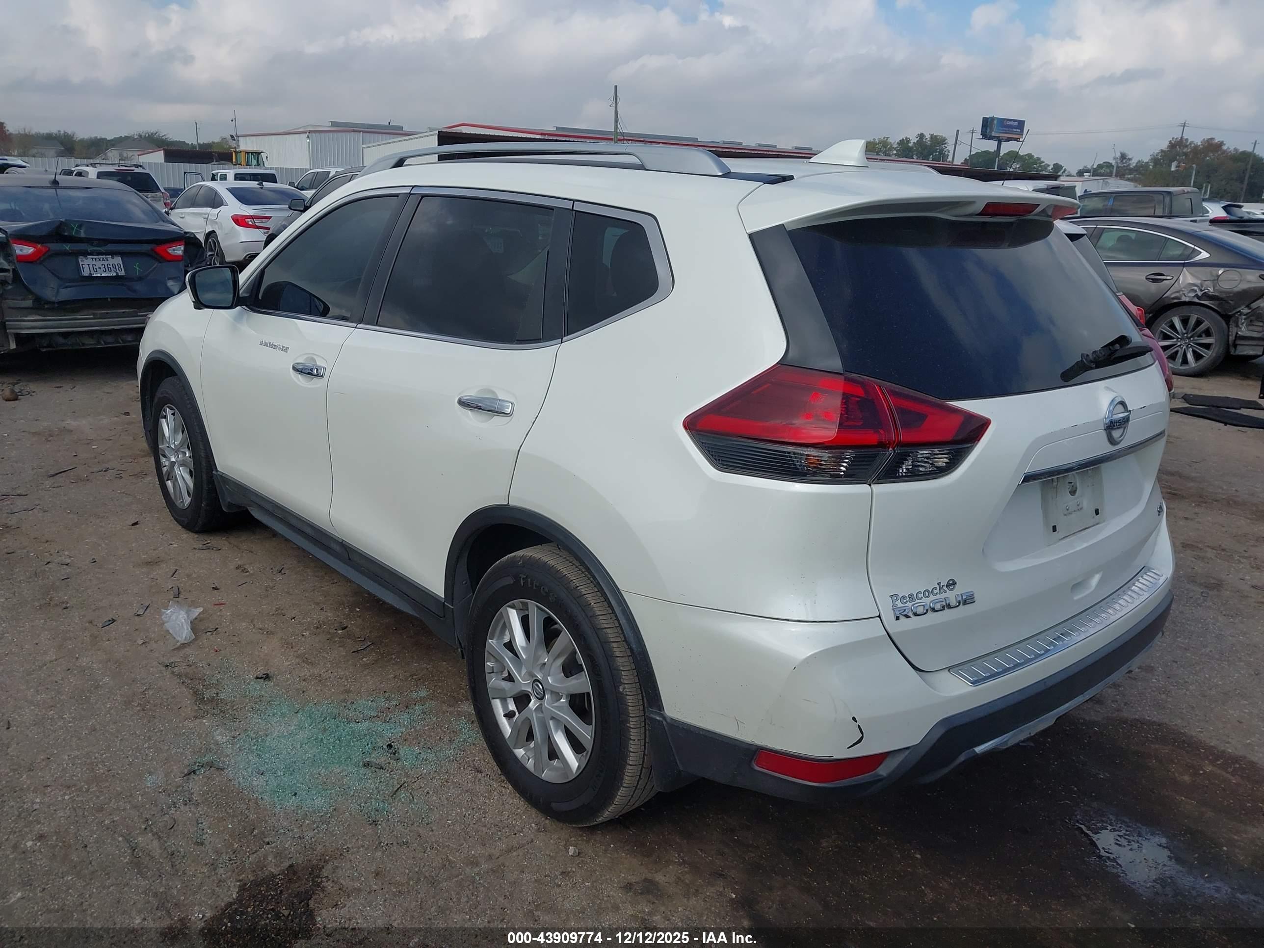 NISSAN ROGUE image 3