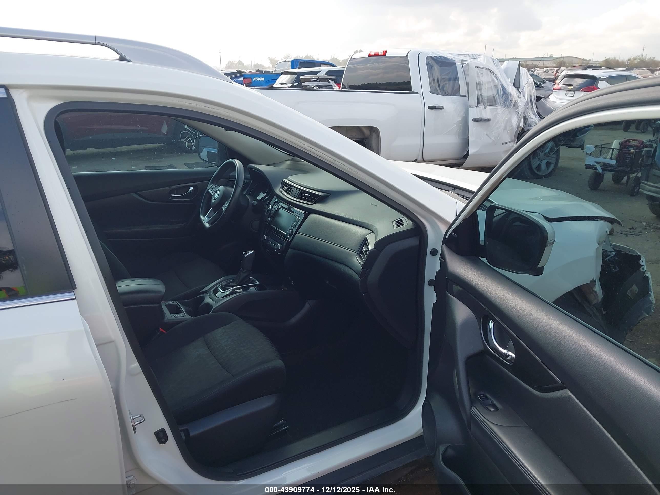 NISSAN ROGUE image 5