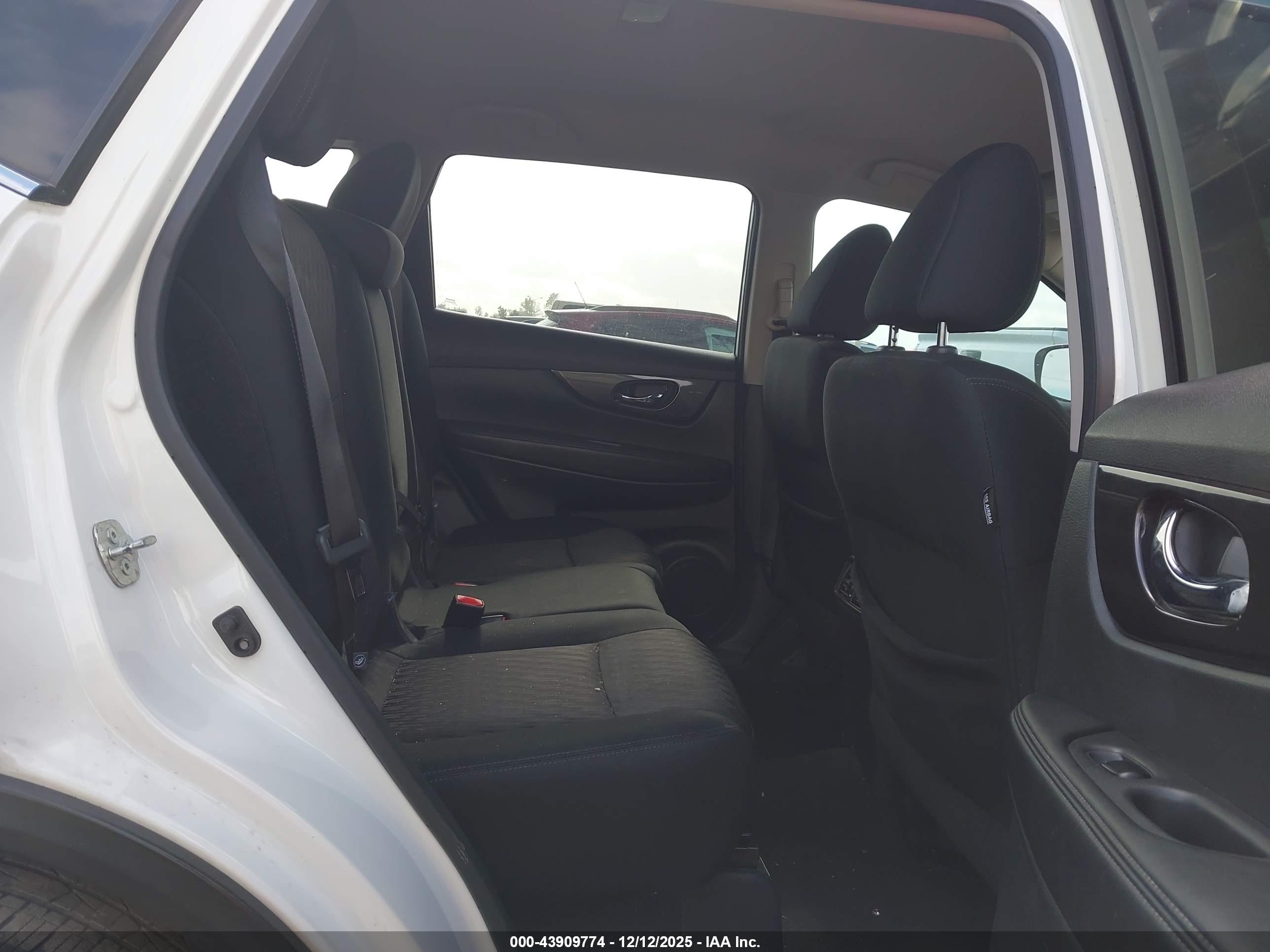 NISSAN ROGUE image 8
