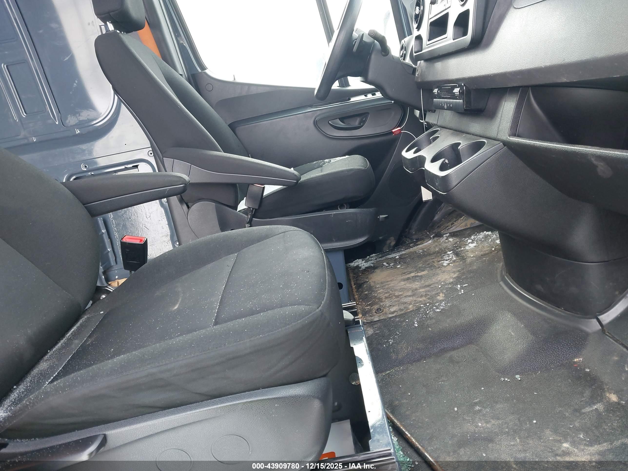 MERCEDES-BENZ SPRINTER image 5