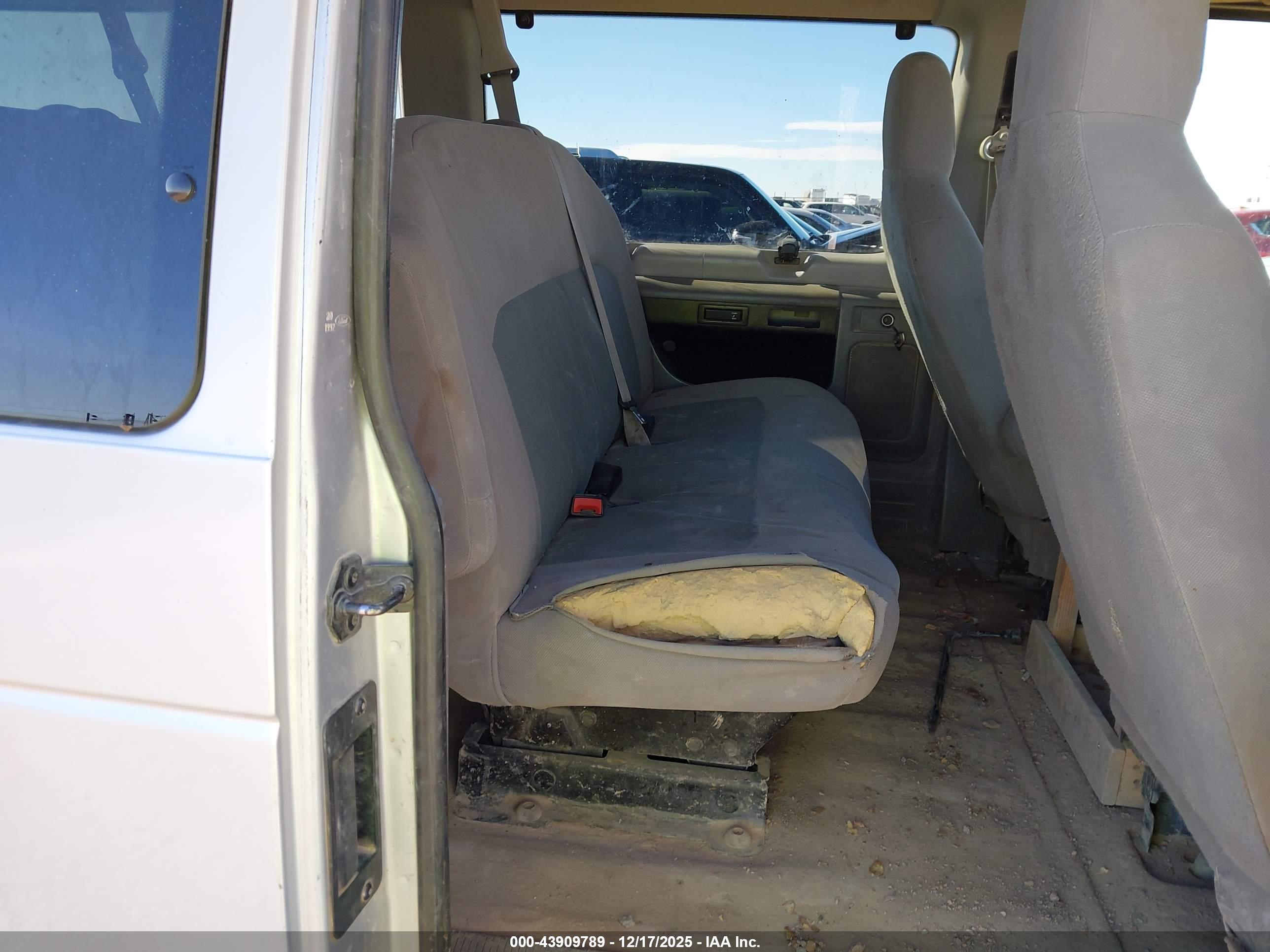 FORD E-350 image 8