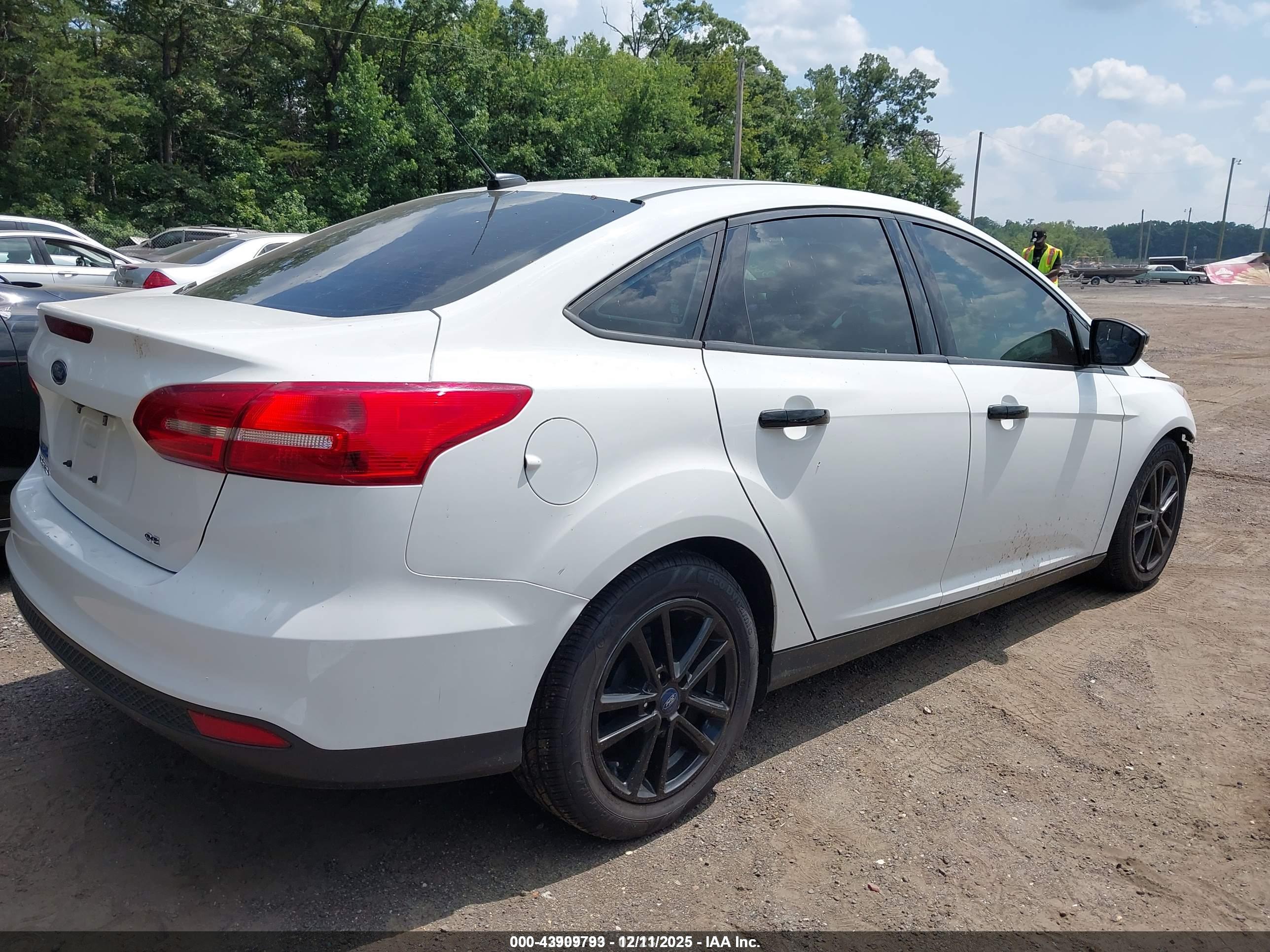 FORD FOCUS image 4