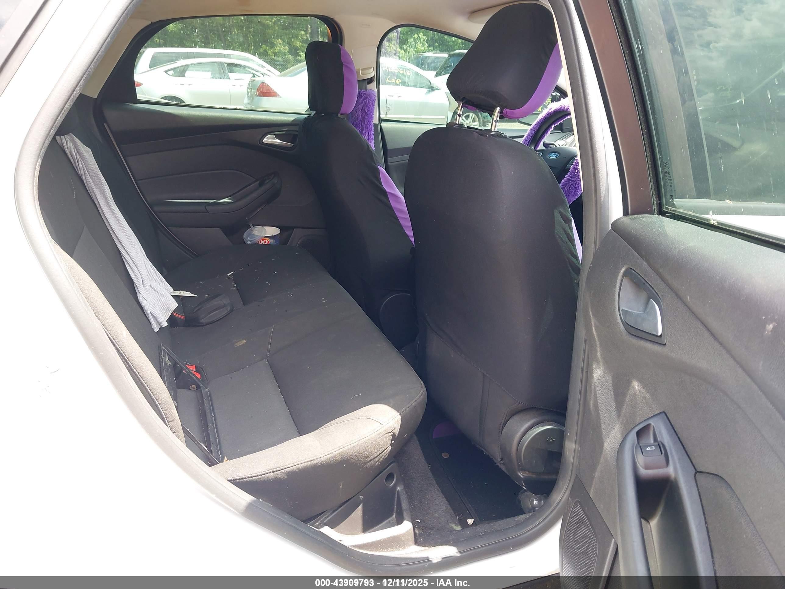 FORD FOCUS image 8