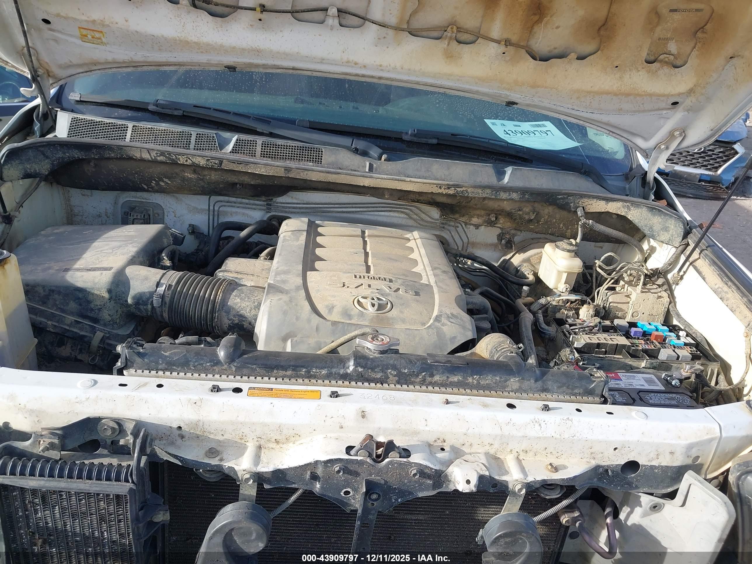TOYOTA TUNDRA image 10