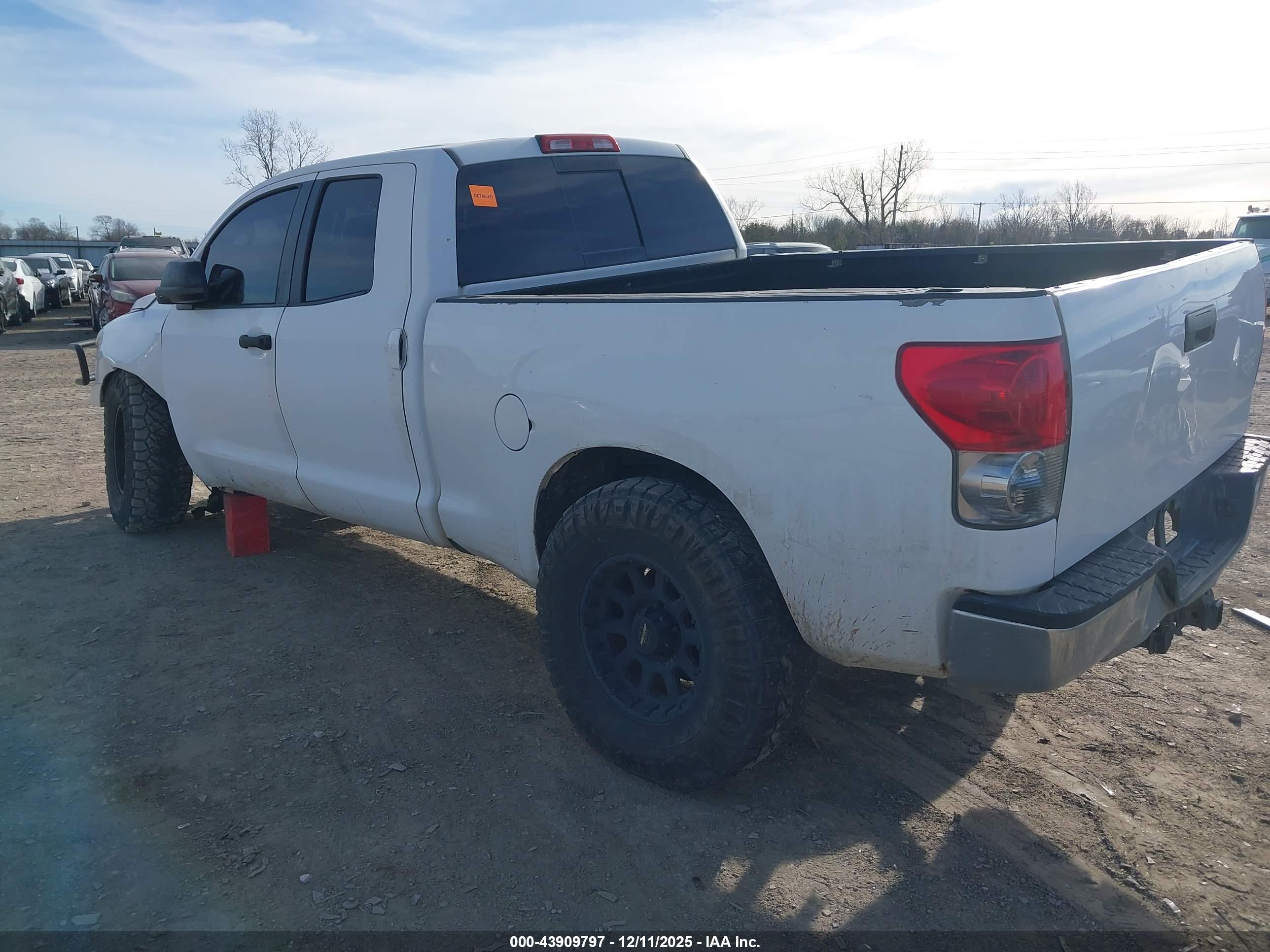 TOYOTA TUNDRA image 3