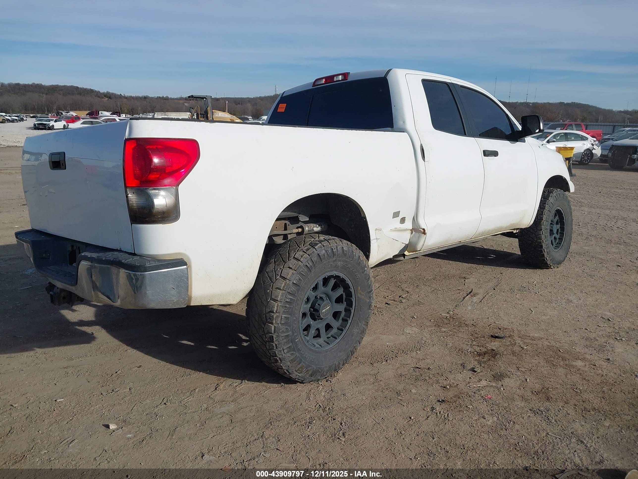 TOYOTA TUNDRA image 4