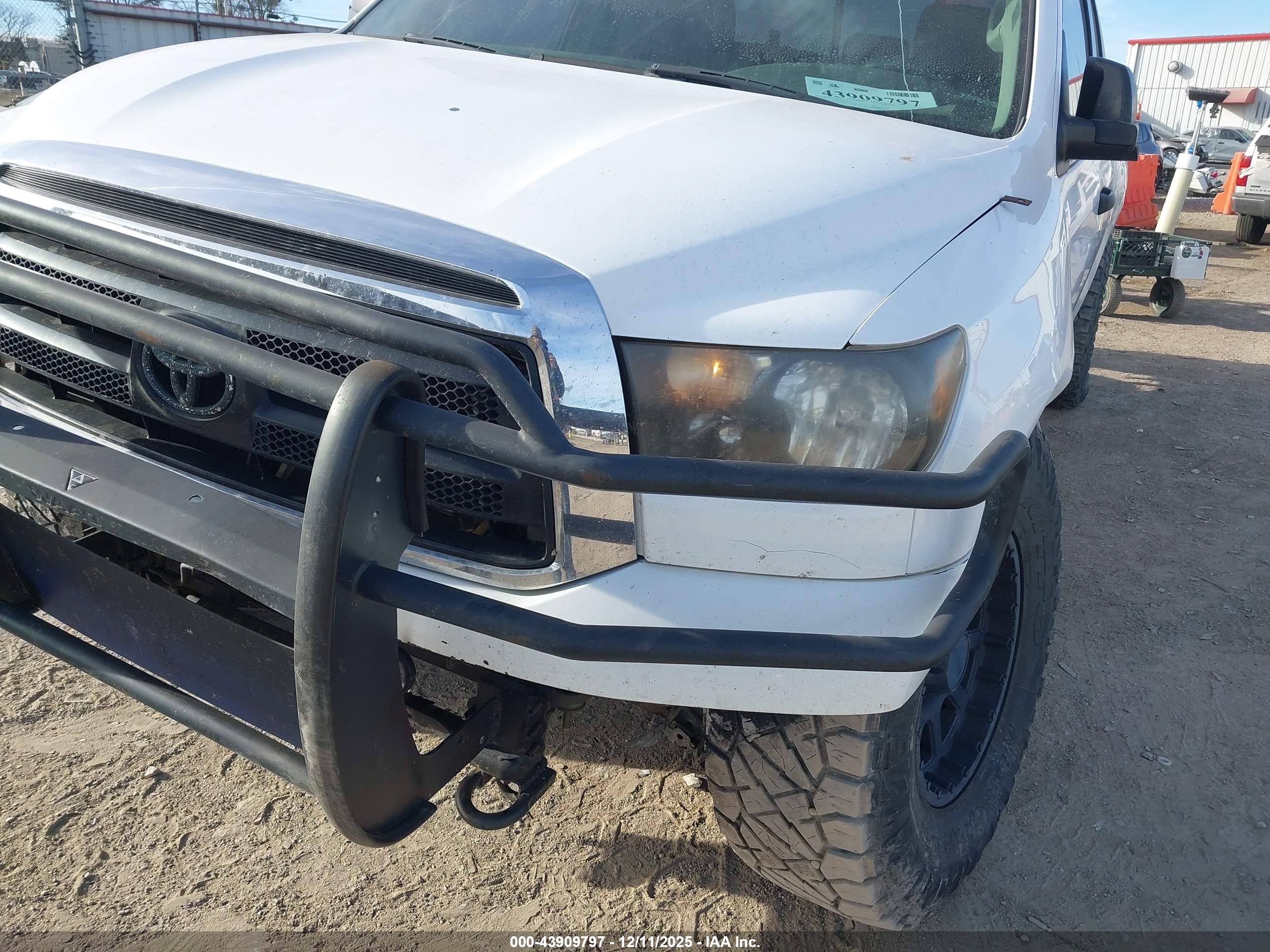 TOYOTA TUNDRA image 6