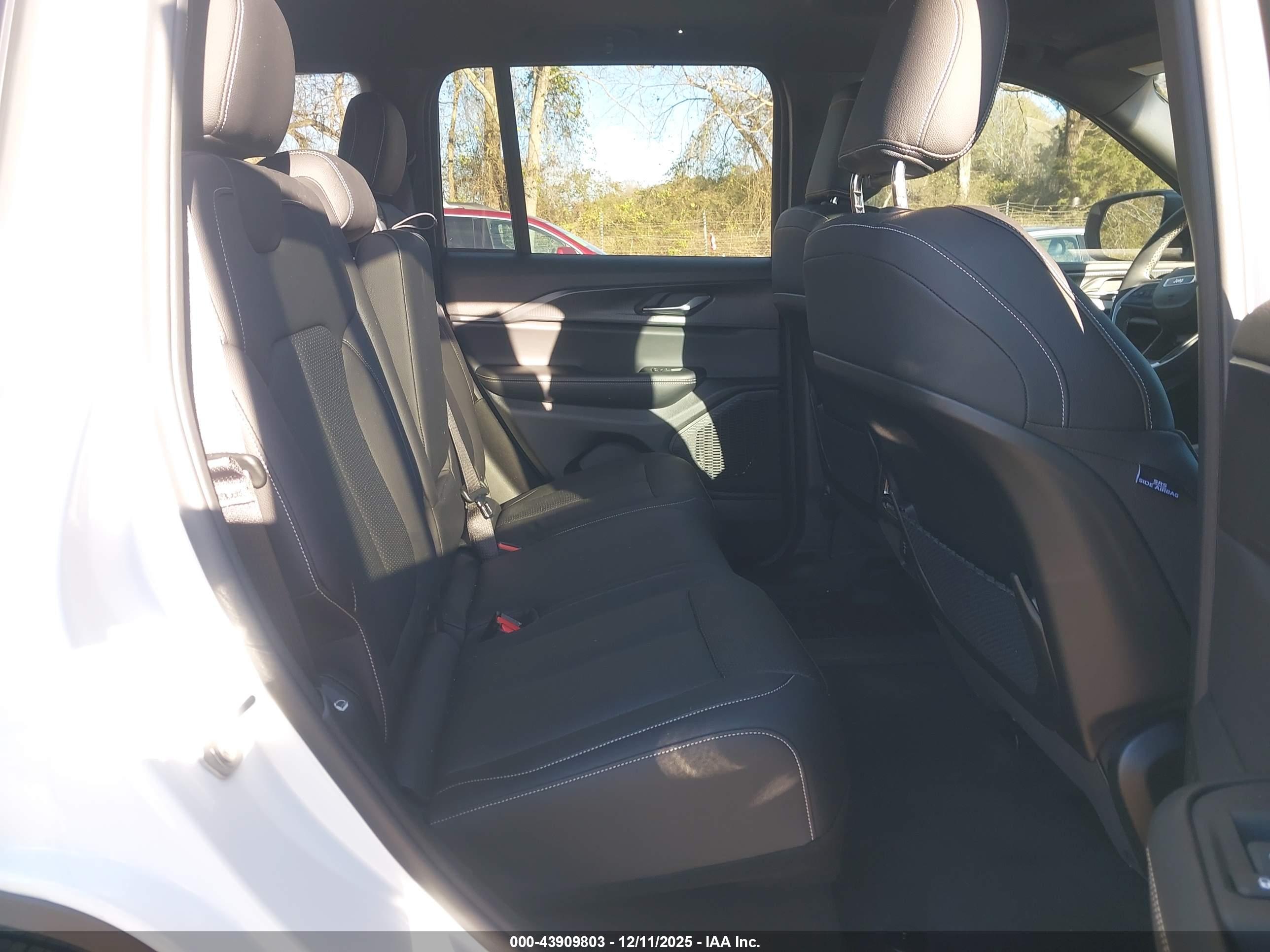 JEEP GRAND image 8