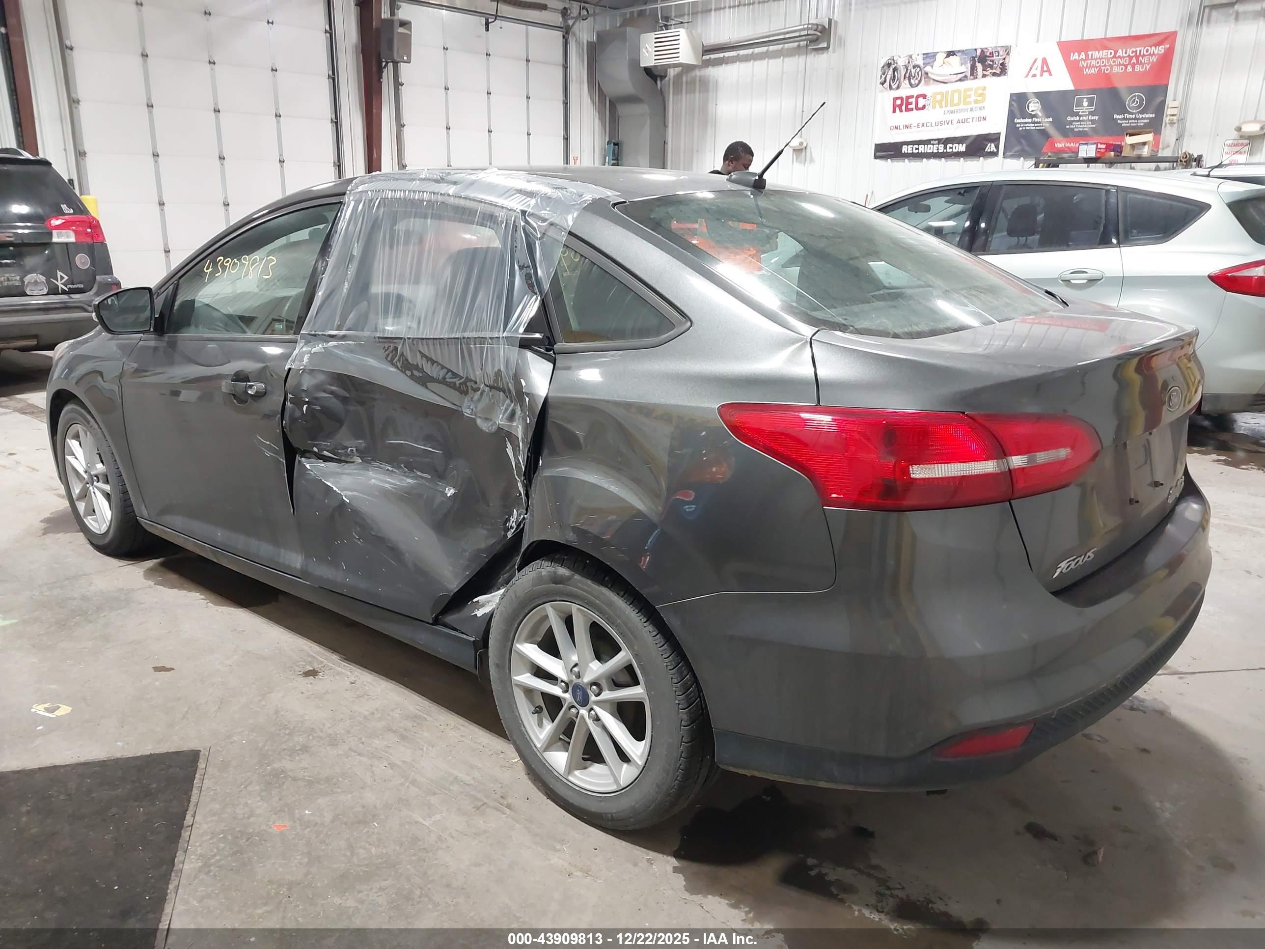 FORD FOCUS image 3