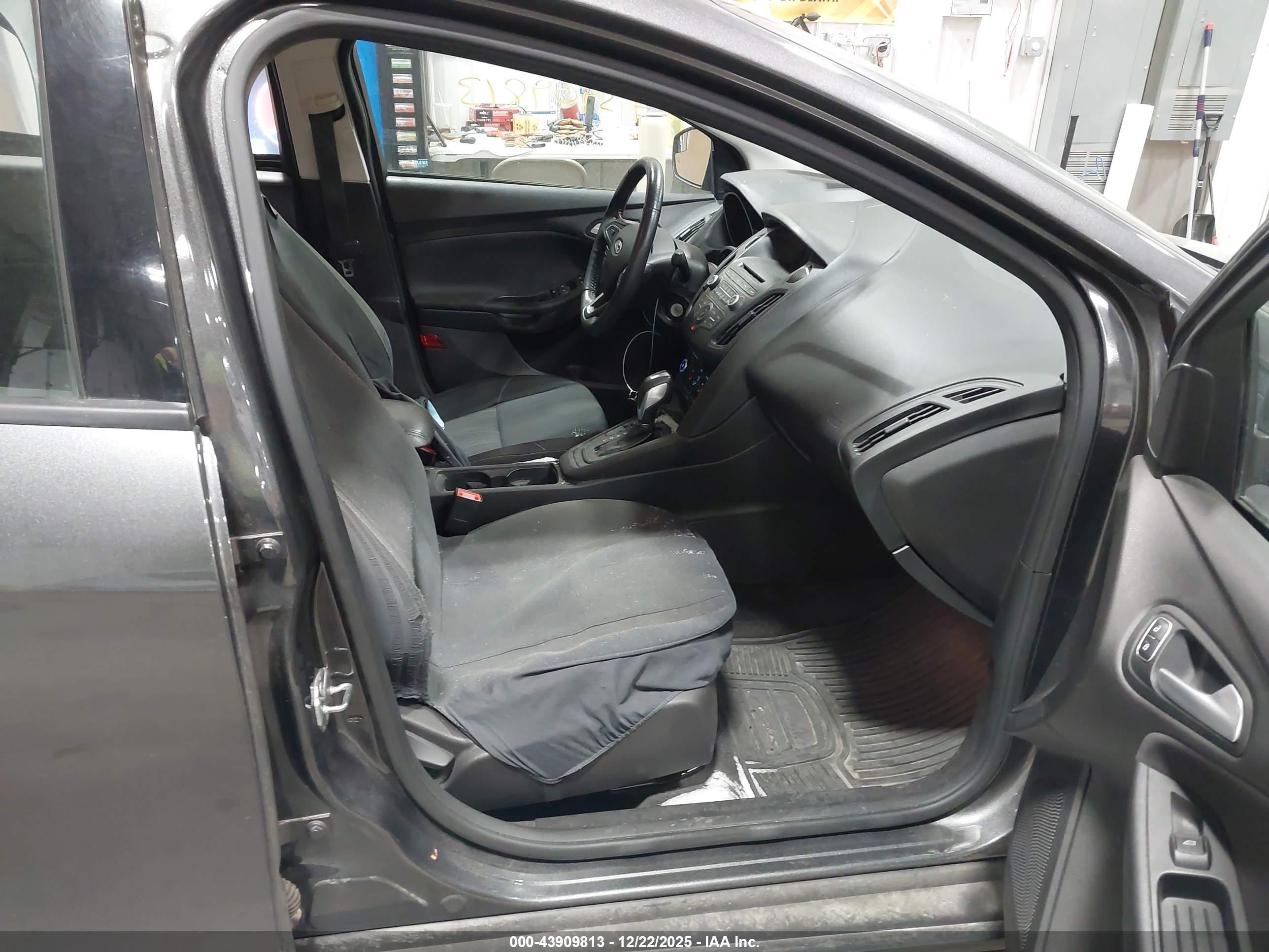 FORD FOCUS image 5