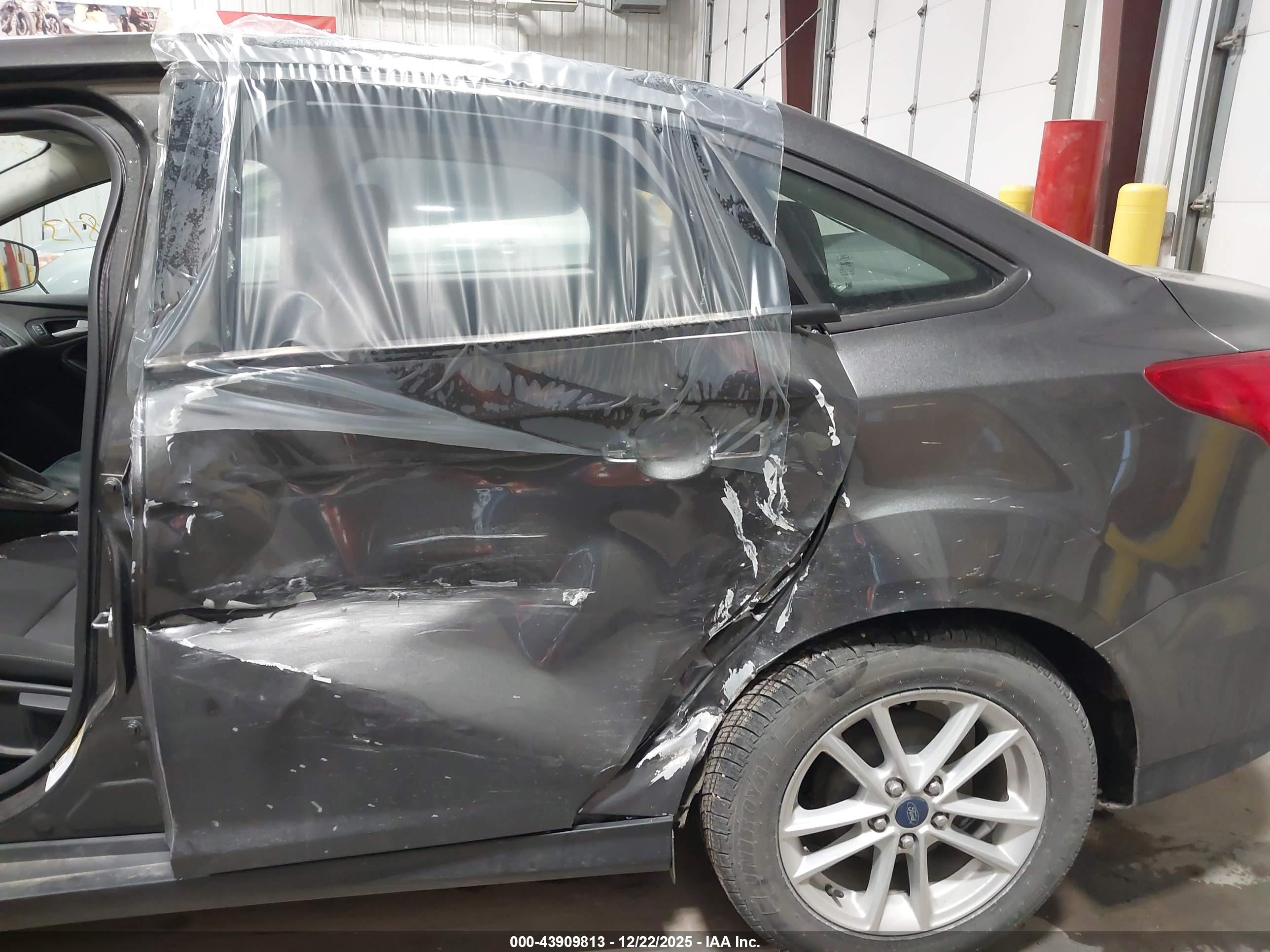 FORD FOCUS image 6