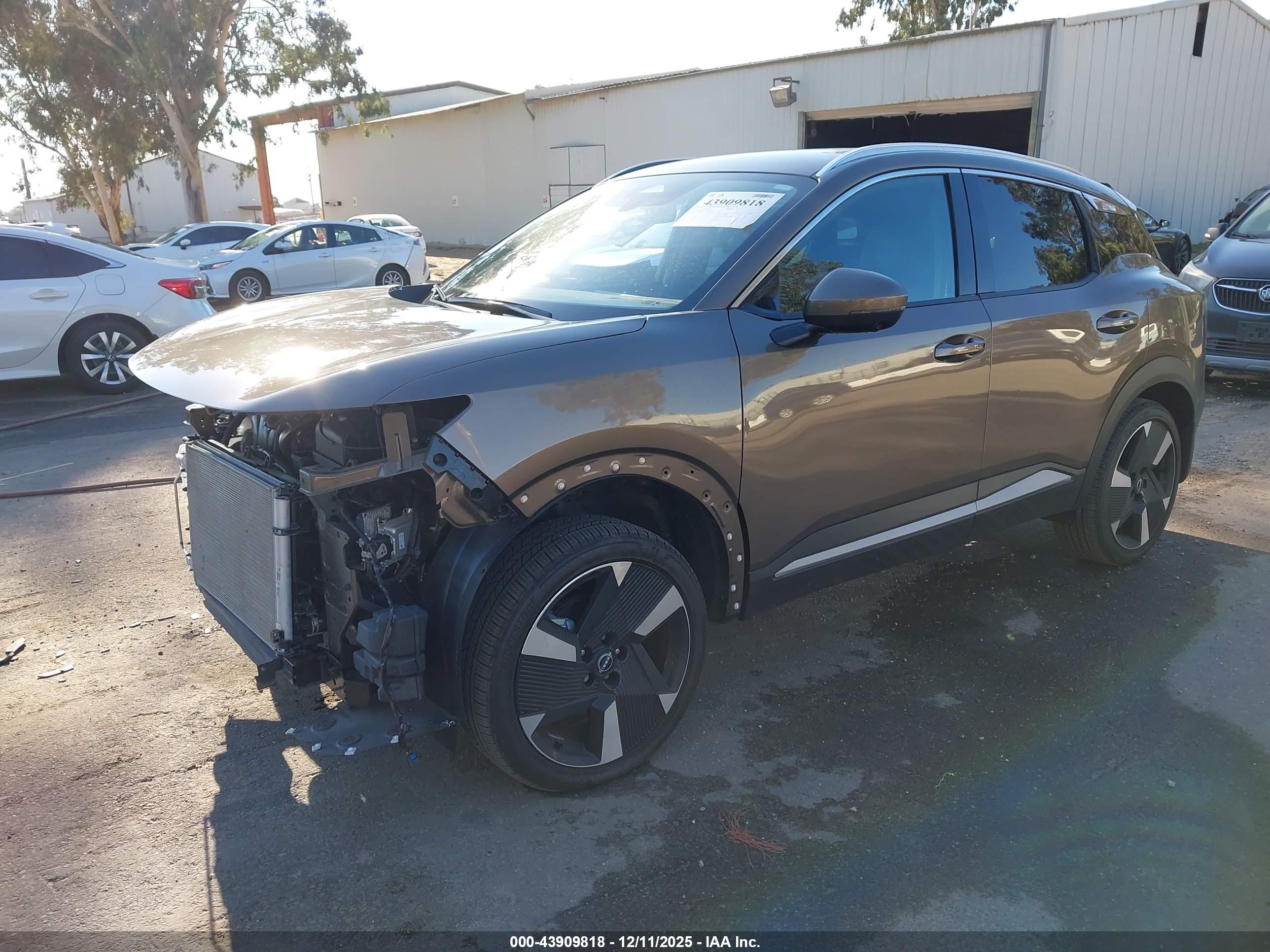 NISSAN KICKS image 2