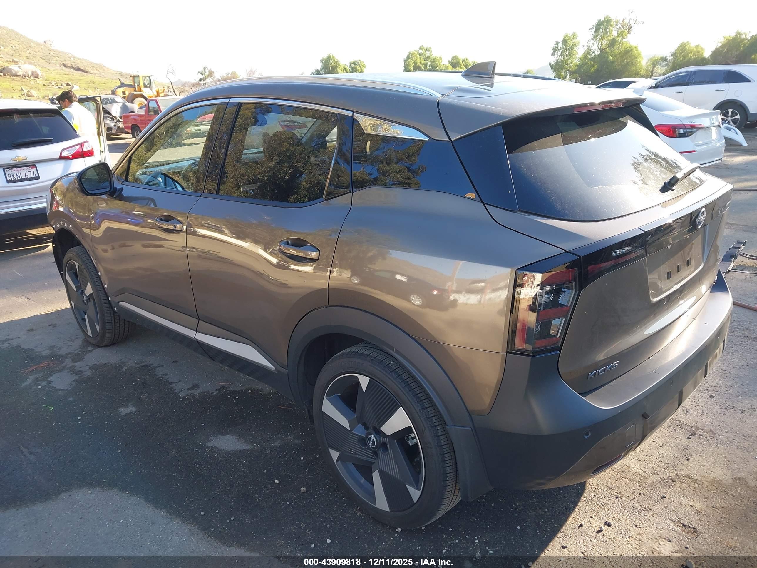 NISSAN KICKS image 3