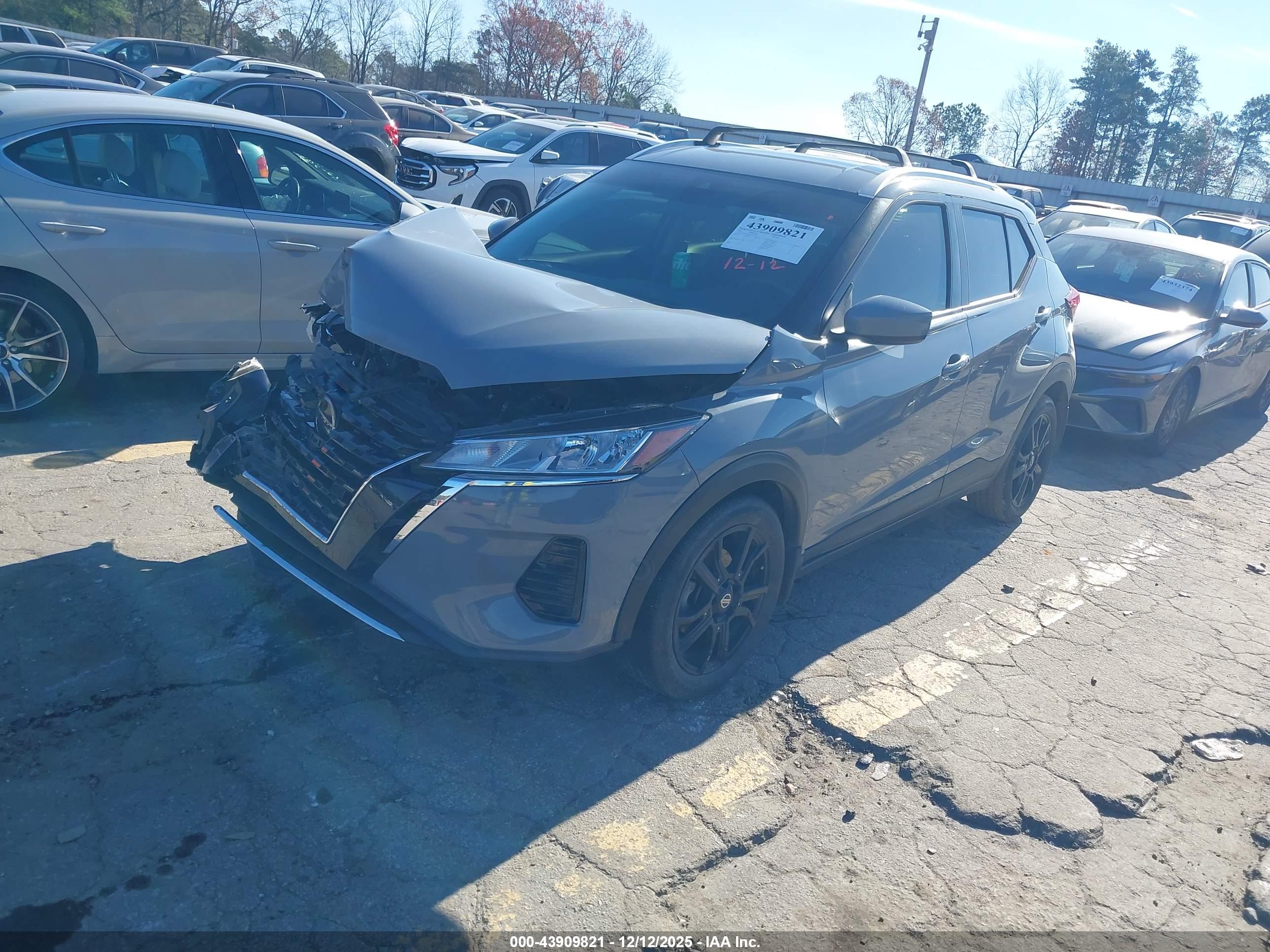 NISSAN KICKS image 2