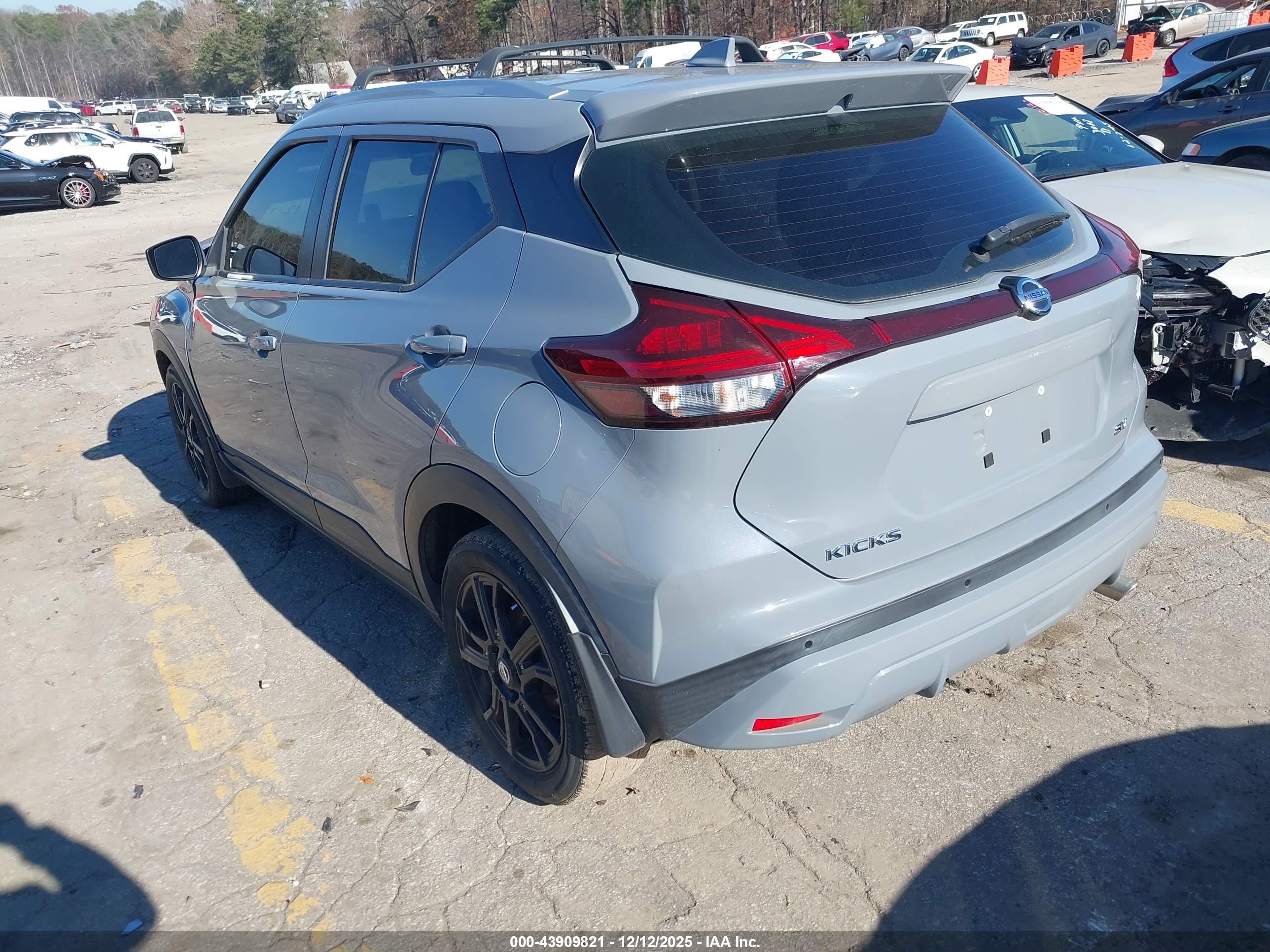 NISSAN KICKS image 3