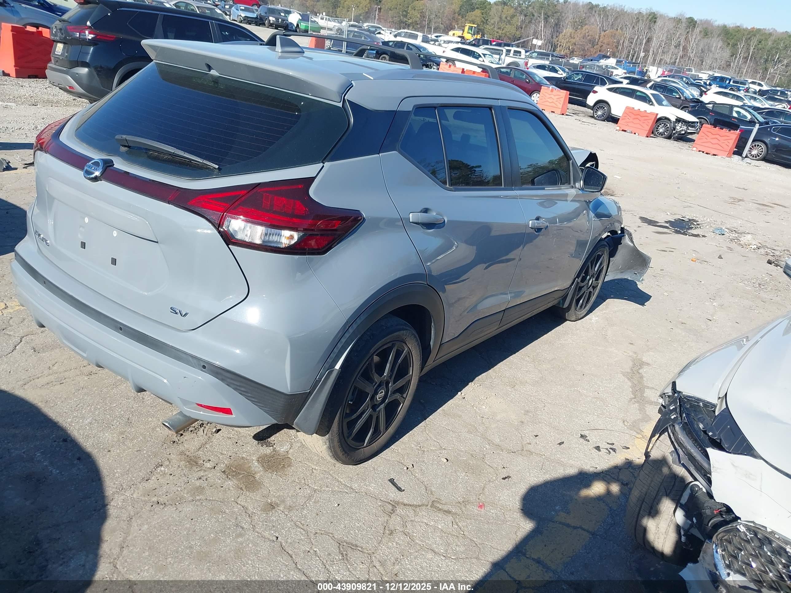 NISSAN KICKS image 4