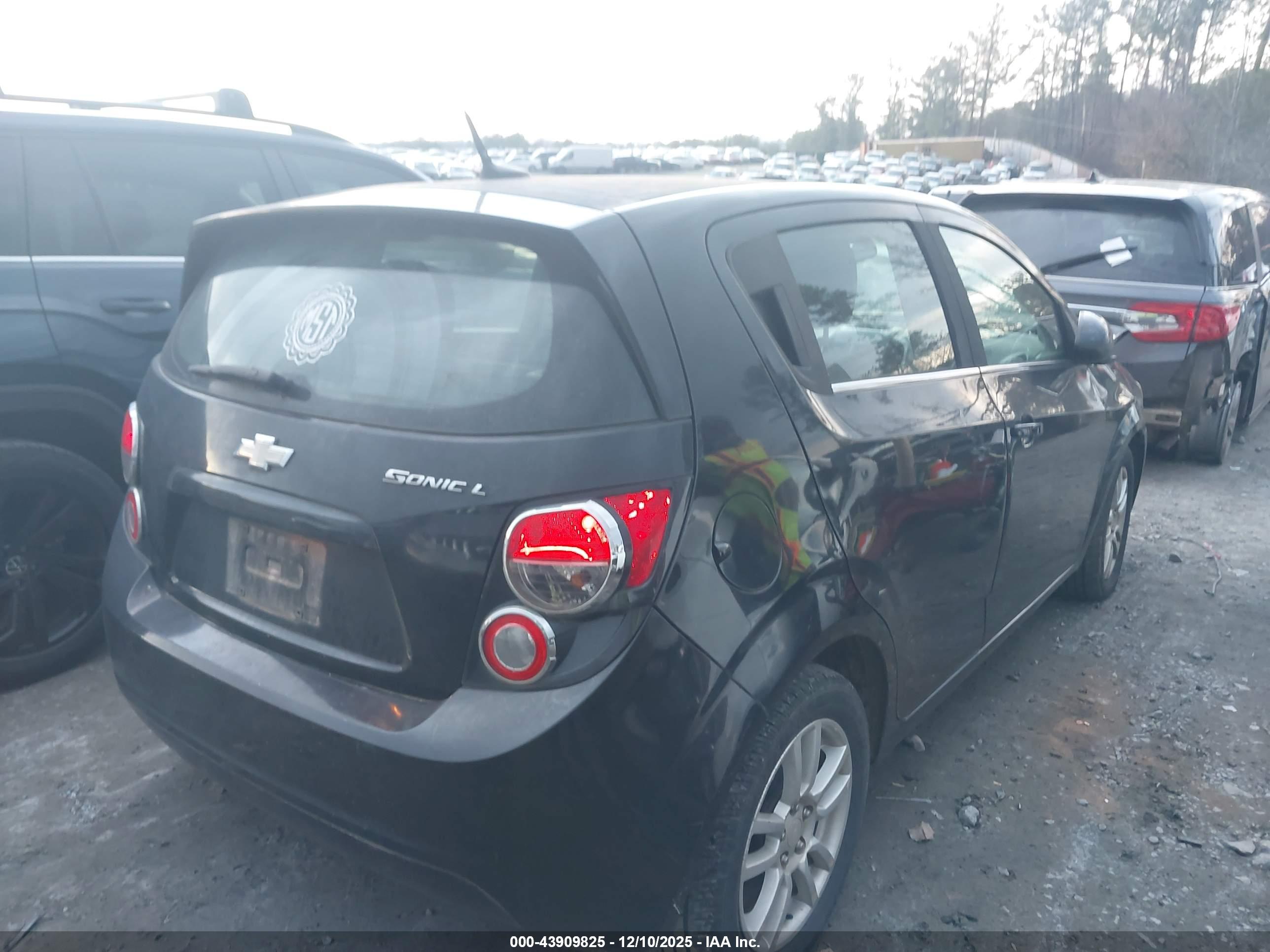 CHEVROLET SONIC image 4
