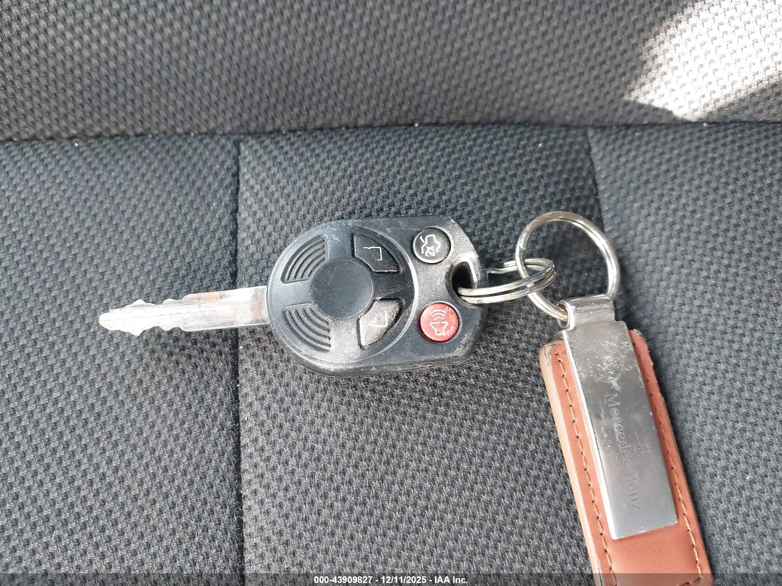 FORD ESCAPE image 11
