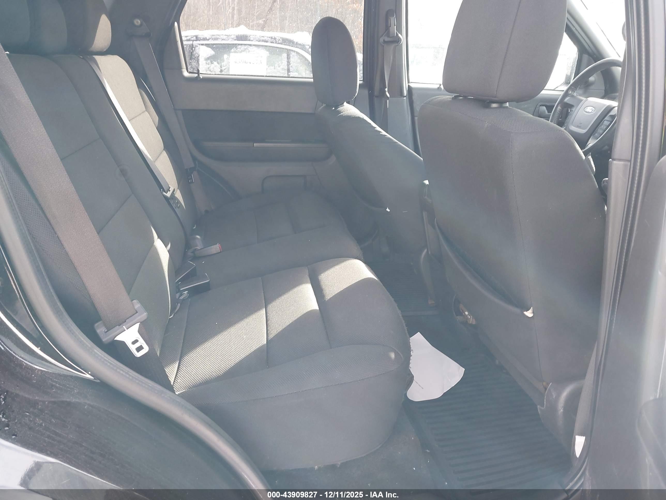 FORD ESCAPE image 8