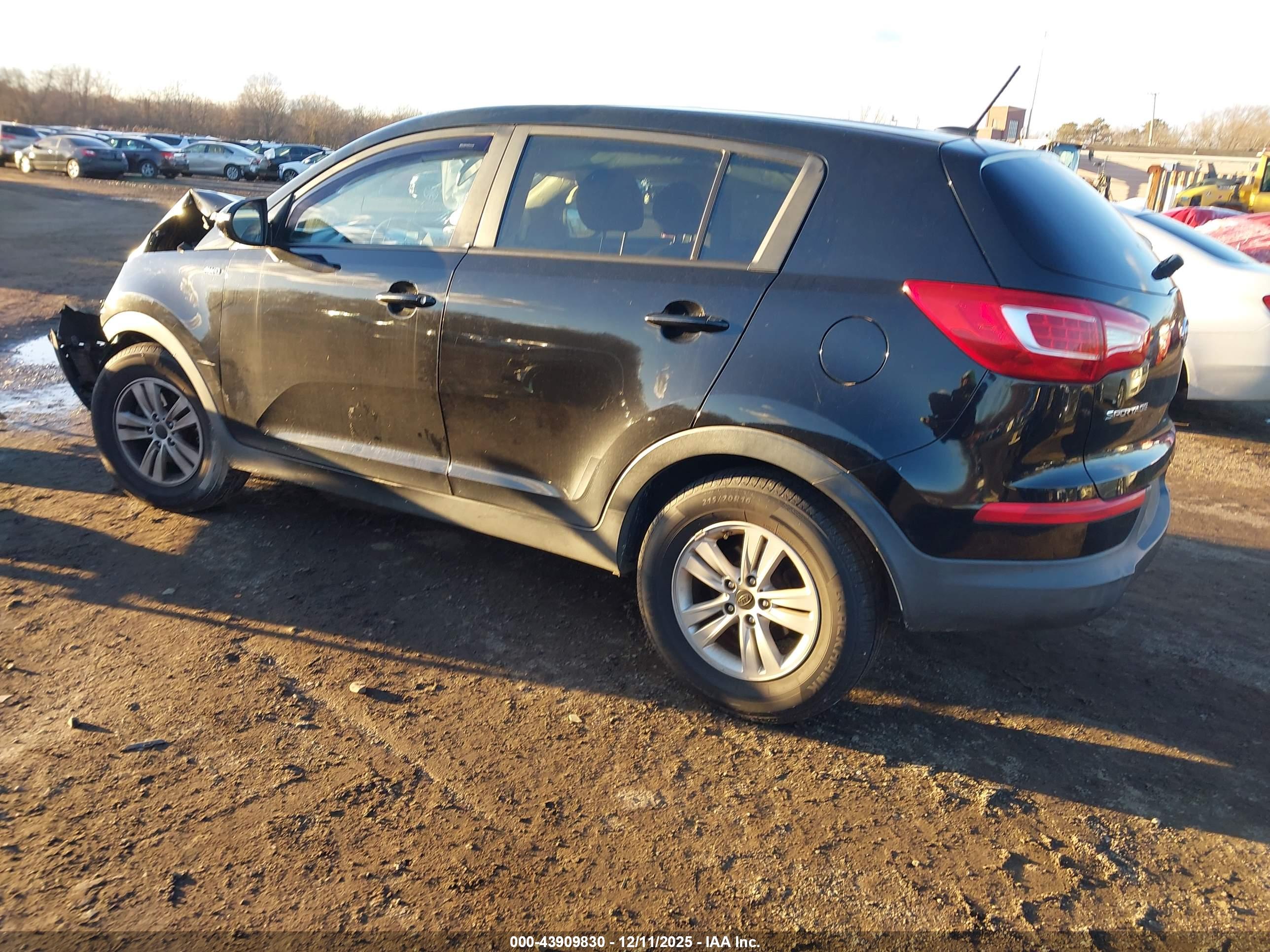 KIA SPORTAGE image 3