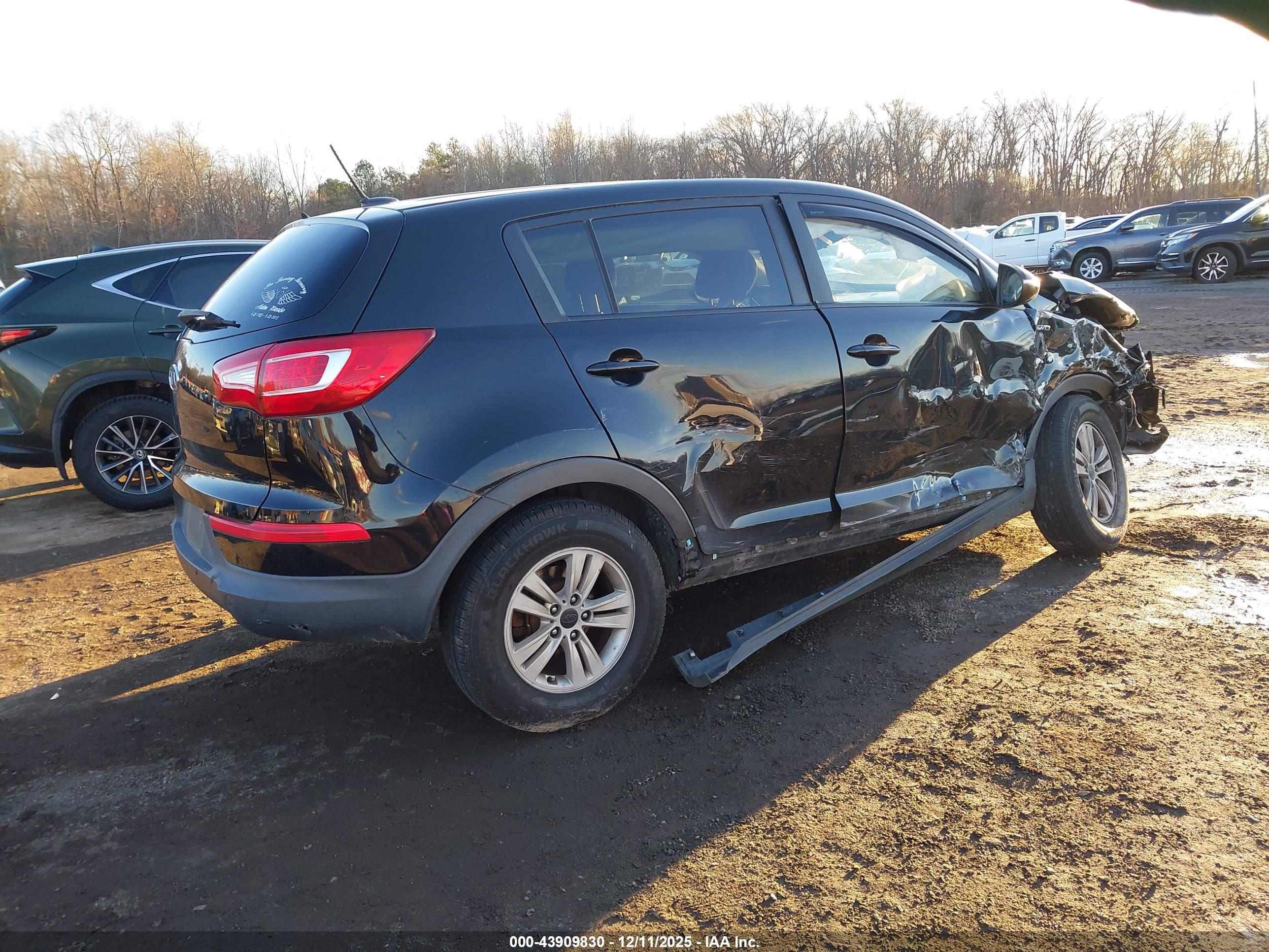 KIA SPORTAGE image 4
