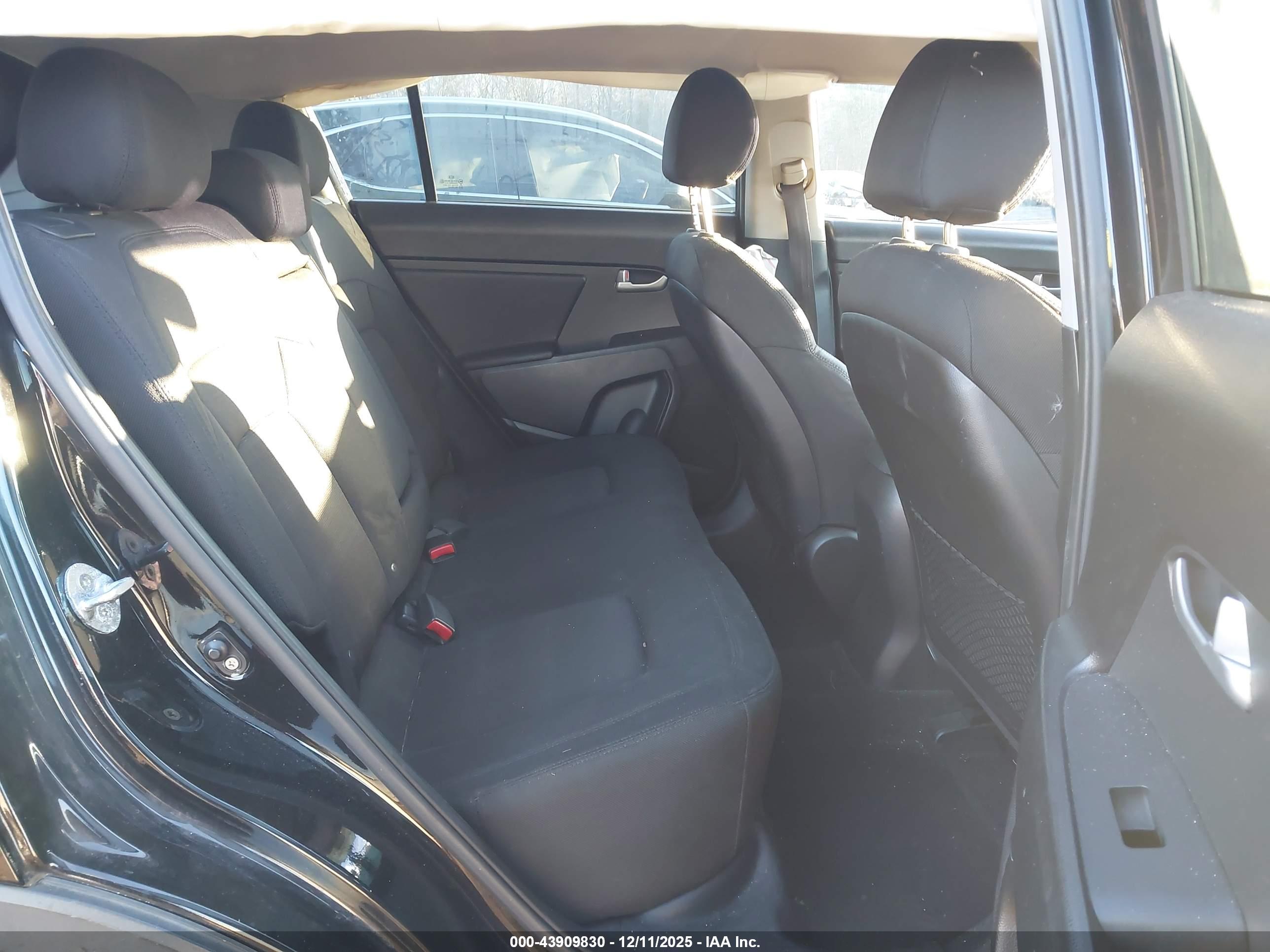 KIA SPORTAGE image 8