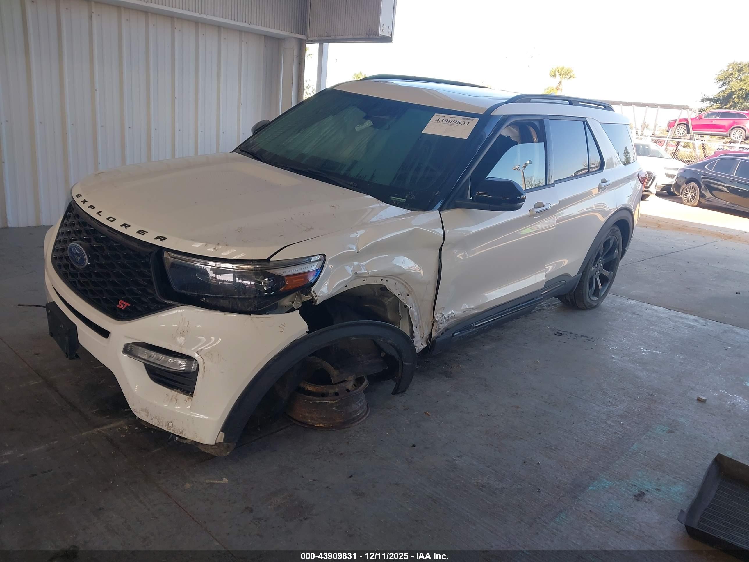 FORD EXPLORER image 2