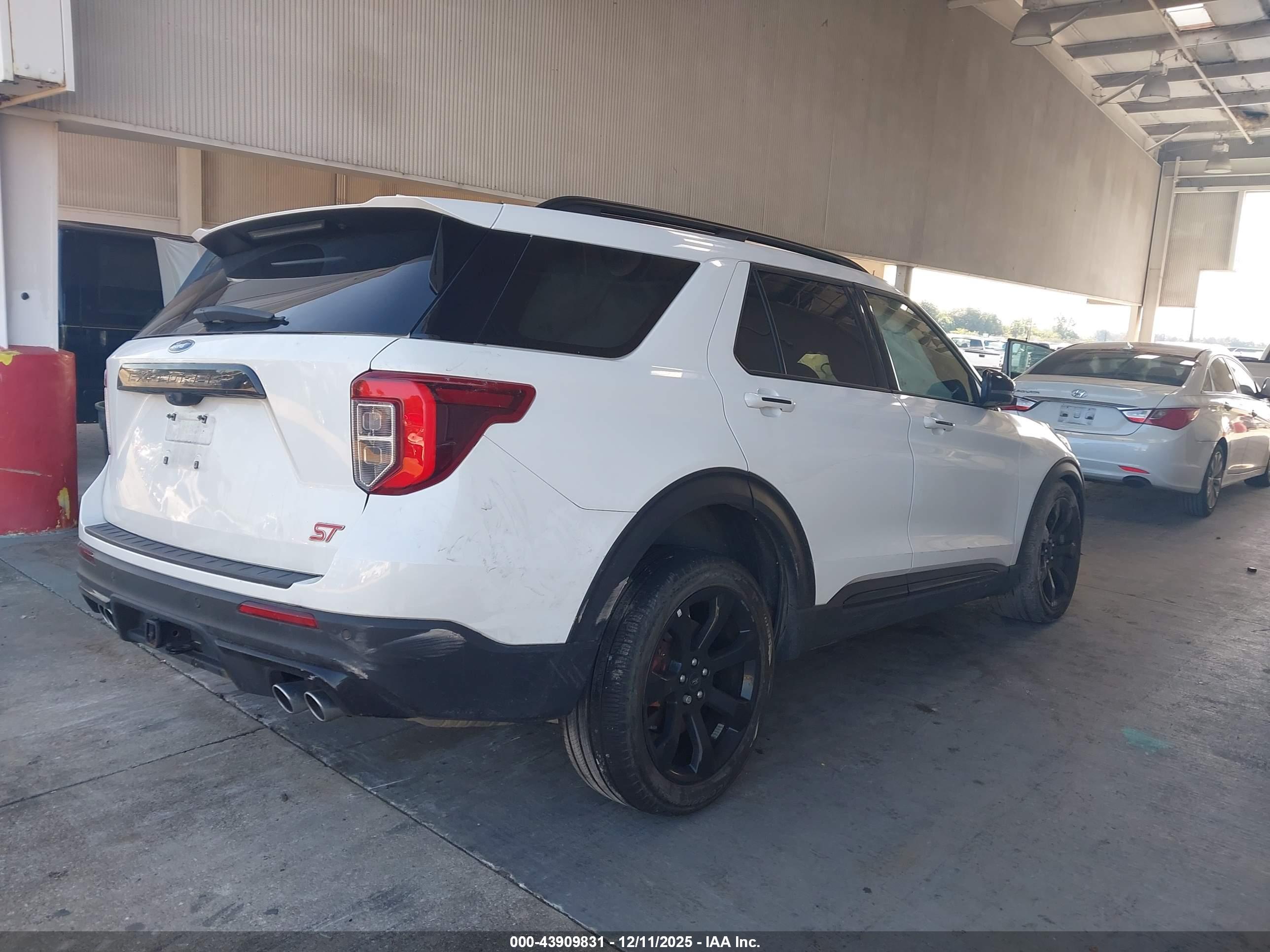 FORD EXPLORER image 4