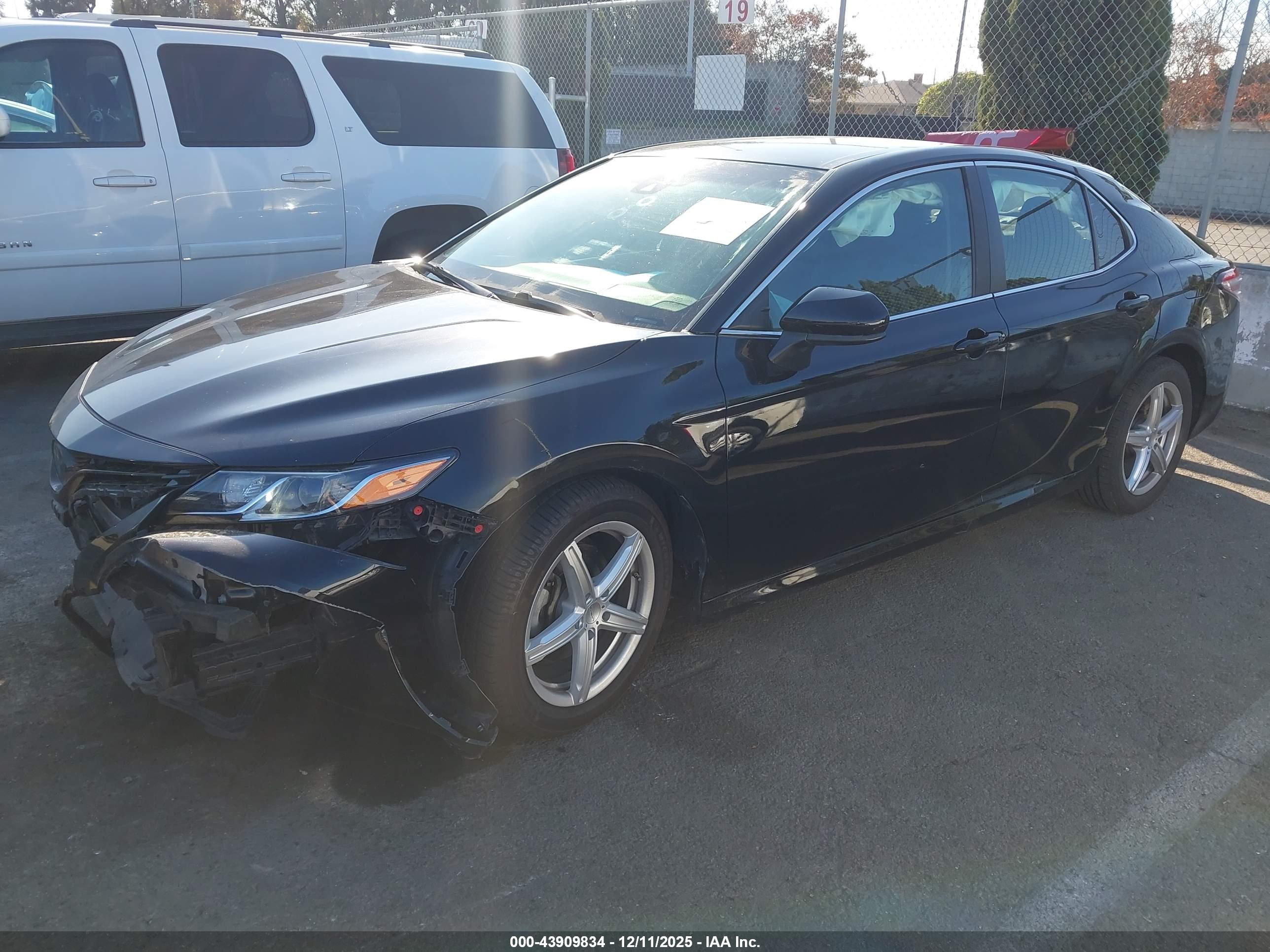 TOYOTA CAMRY image 2