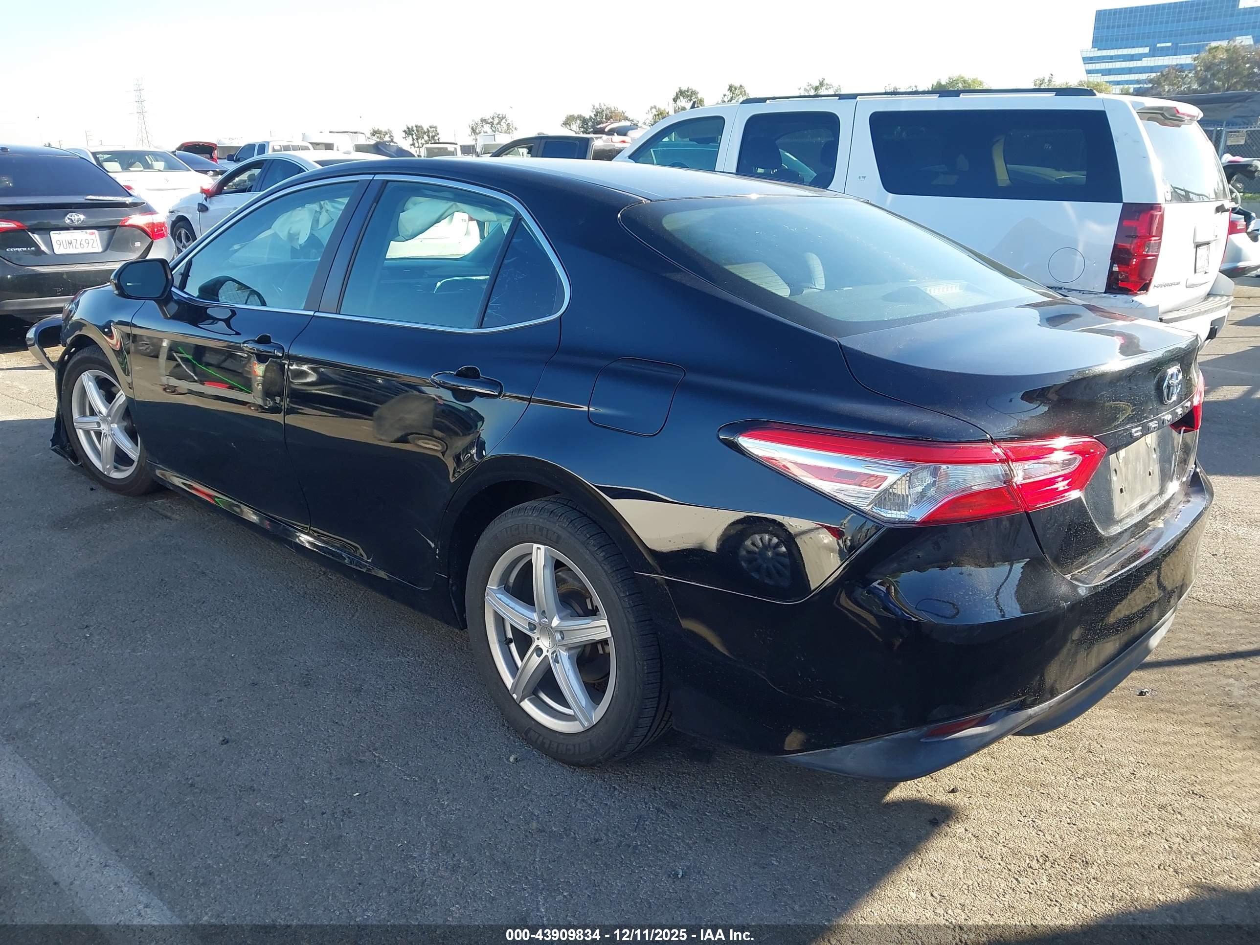 TOYOTA CAMRY image 3